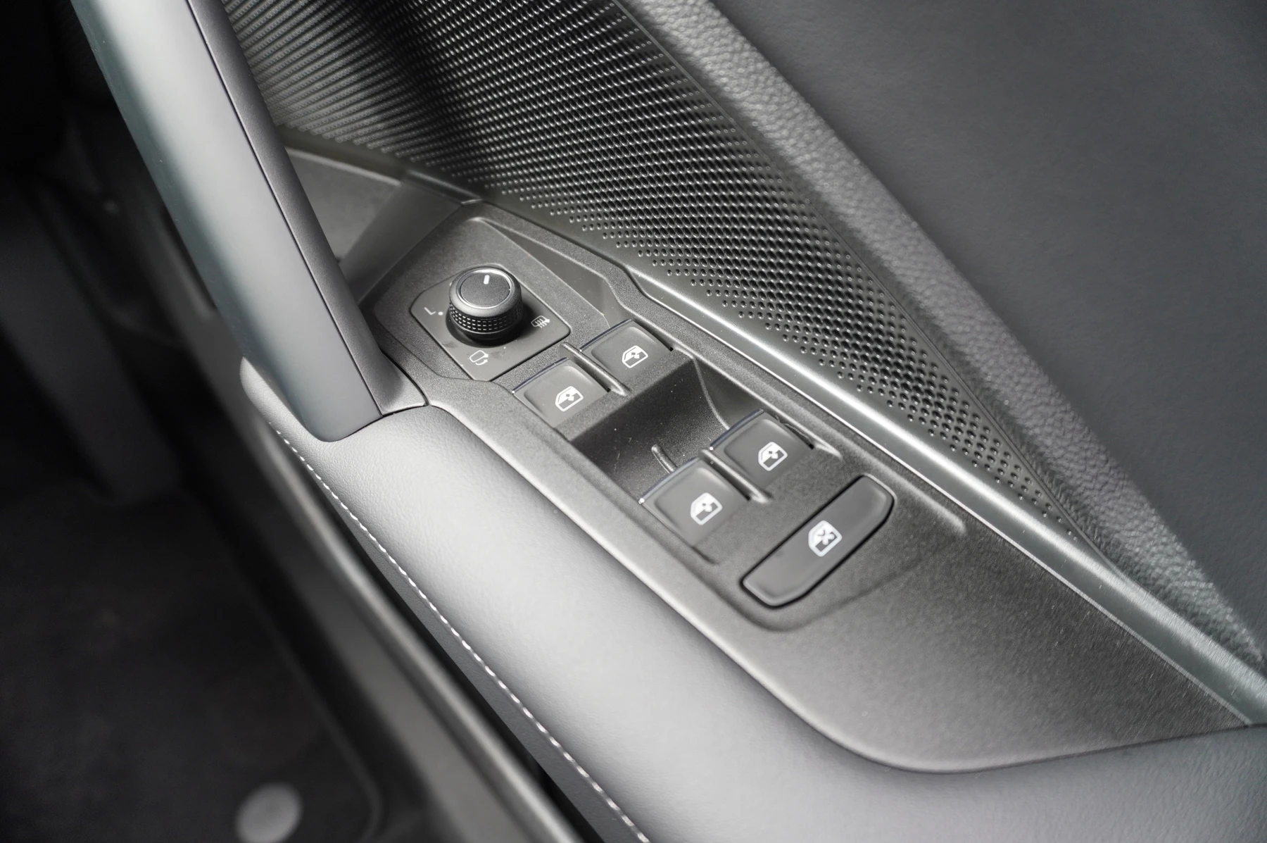 Volkswagen-Tiguan-image-35