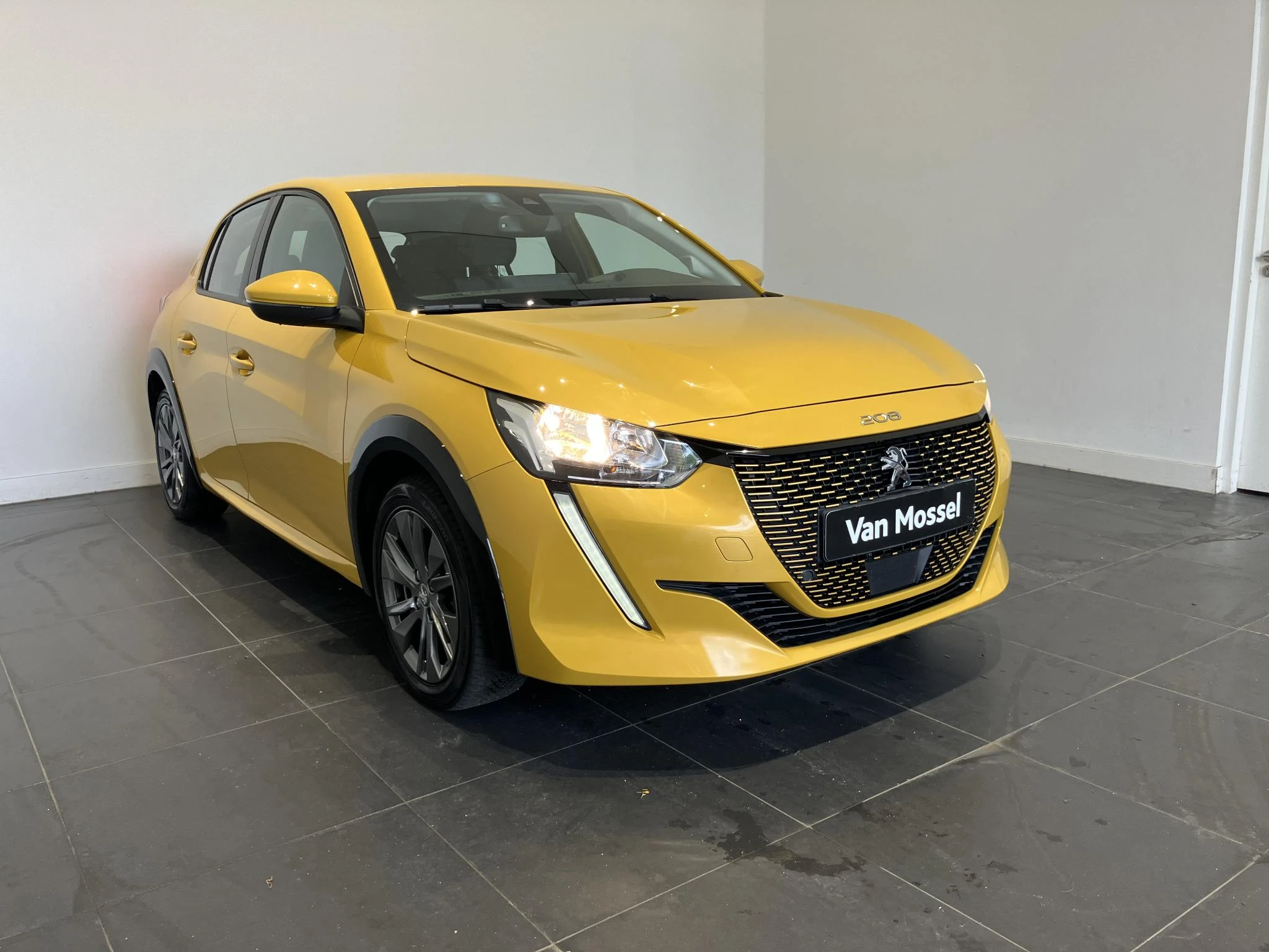 Peugeot-e-208-image-3