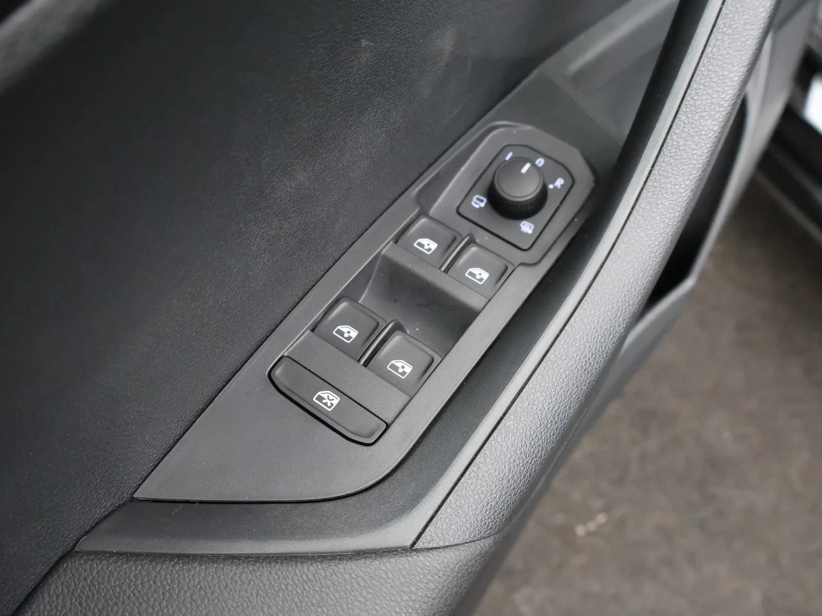 Škoda Karoq Karoq 1.5TSI Sportline *AUTOMAAT*PANODAK*LEDER*SPORTZETELS*CAMERA*VIRTUAL COCKPIT*ACC*PDC*APP-CONNEC