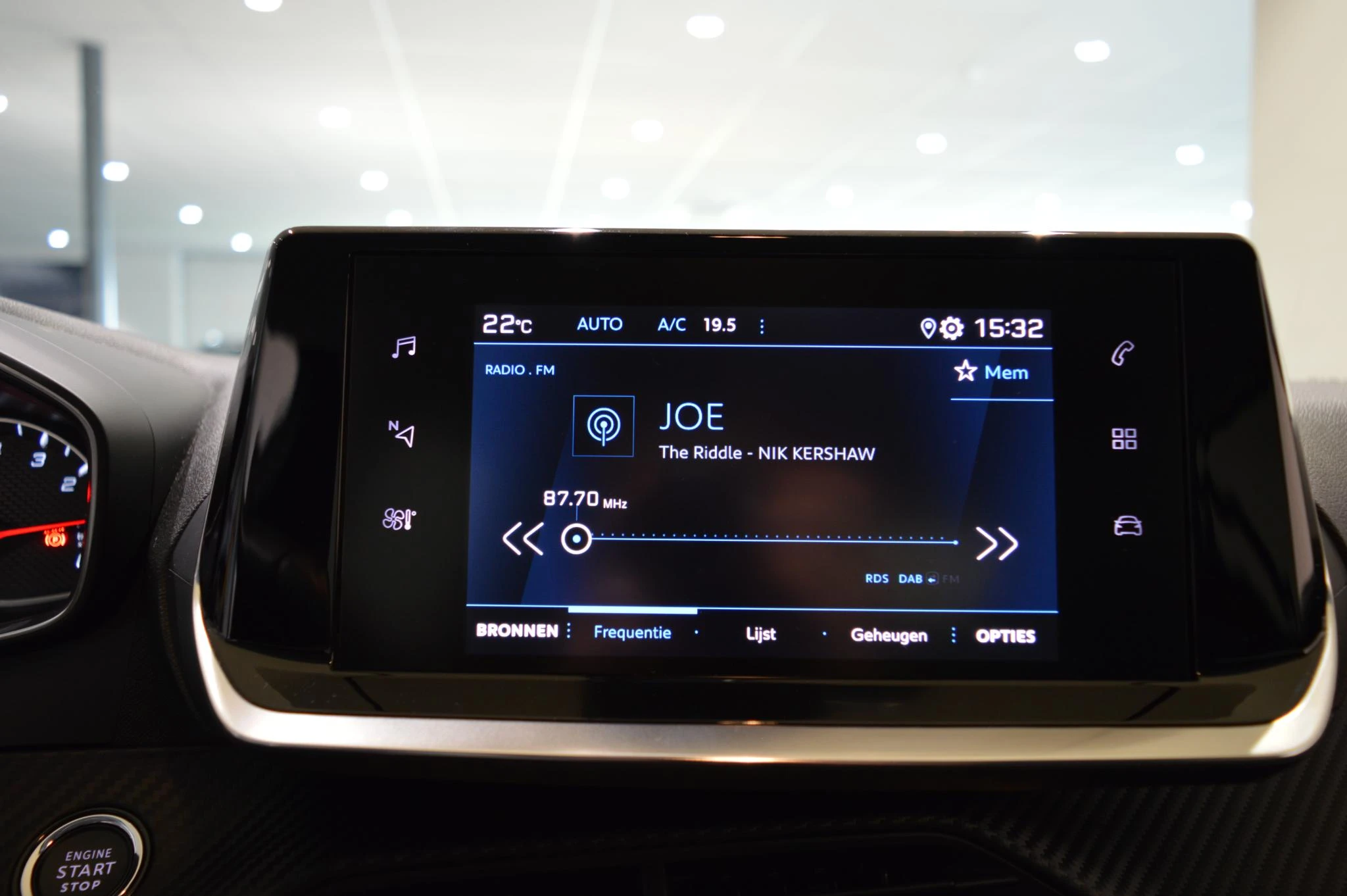 Peugeot-208-image-12