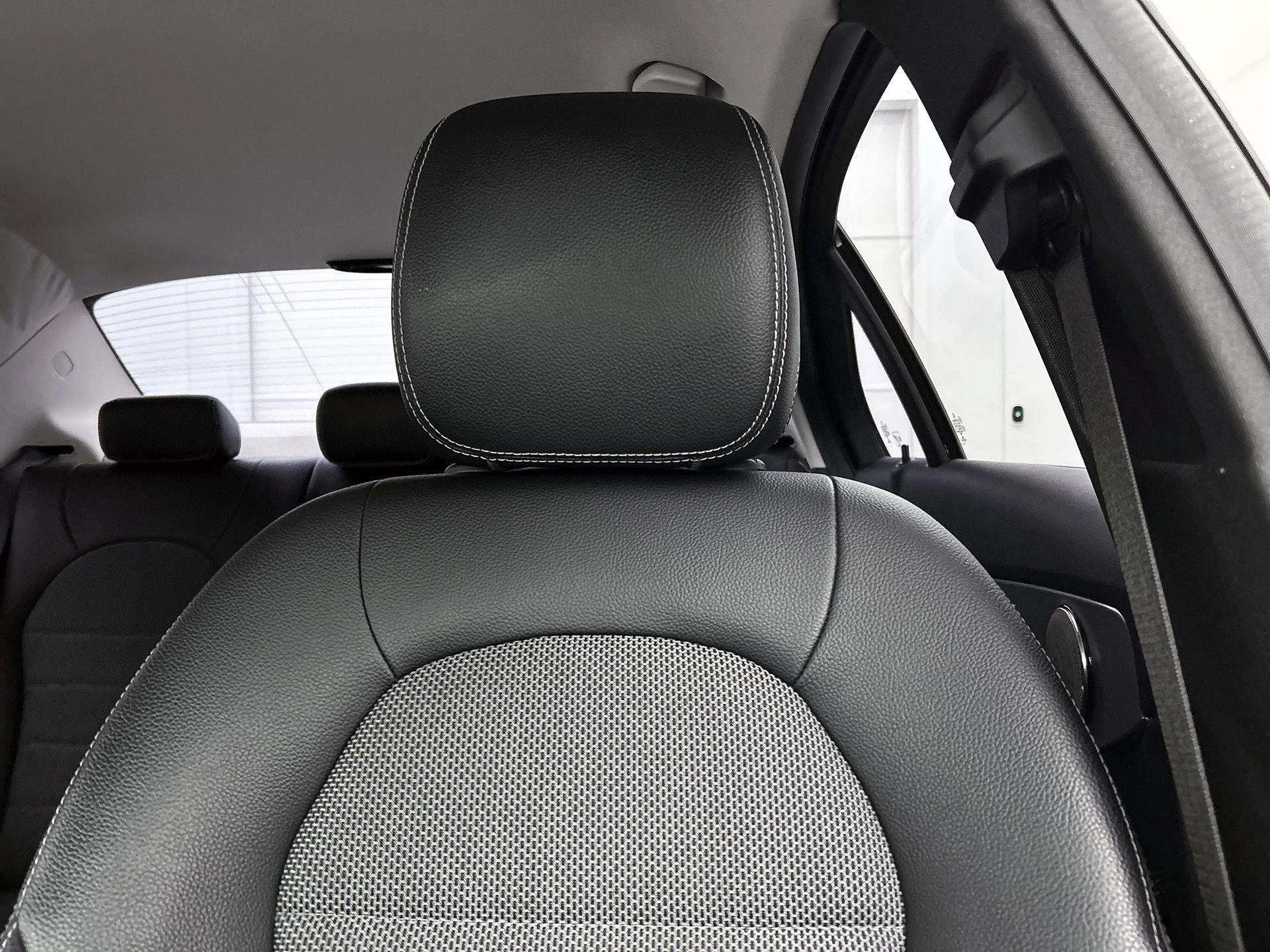 Mercedes-Benz-C-Klasse-image-15