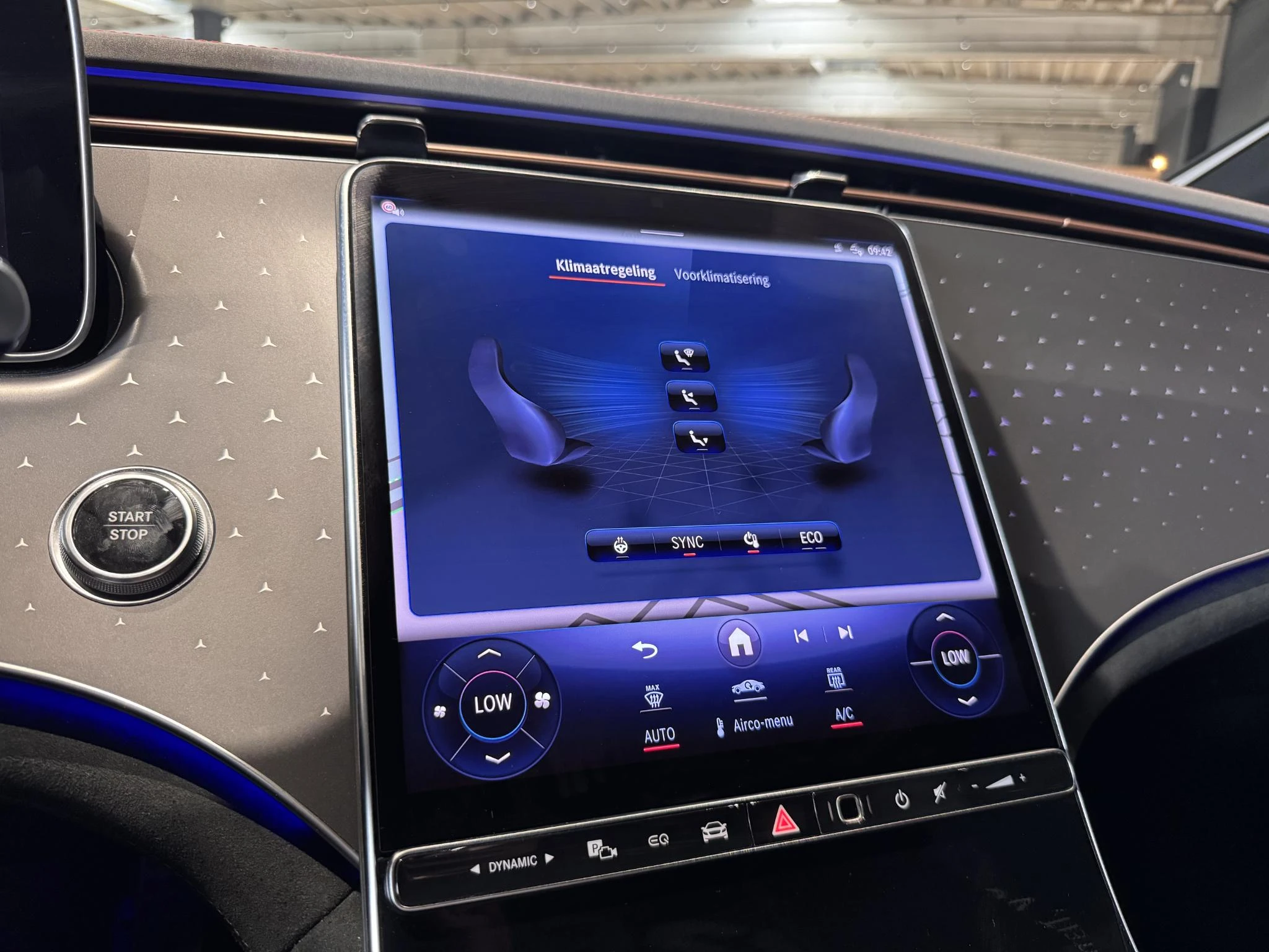 Mercedes-Benz-EQE-image-14