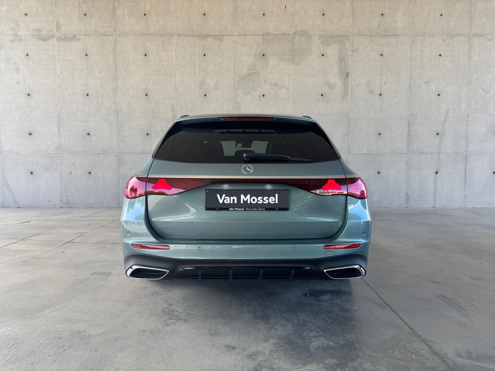 Mercedes-Benz-E-Klasse-image-5