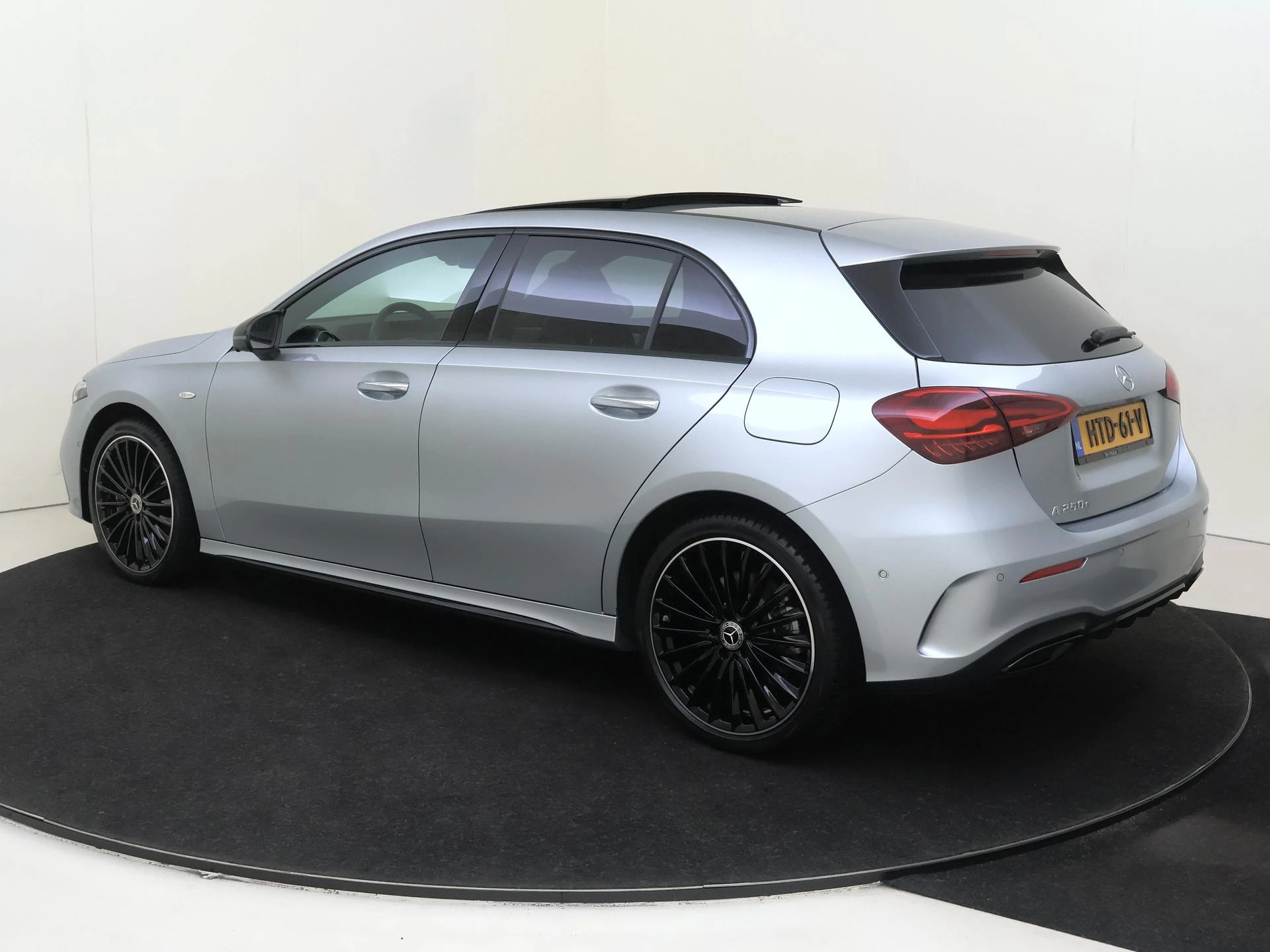 Mercedes-Benz A-Klasse 250 e Business Solution AMG