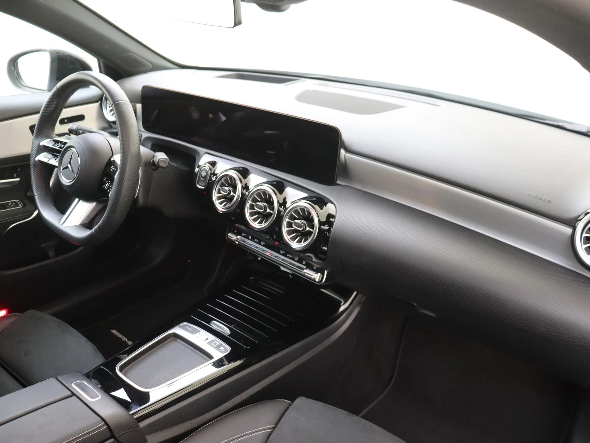 Mercedes-Benz-A-Klasse-image-4