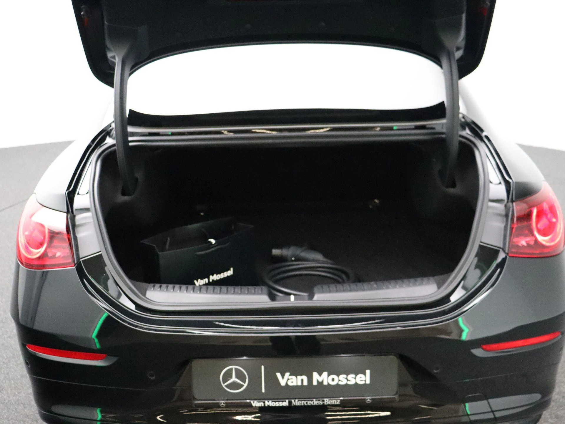 Mercedes-Benz-CLA-image-25