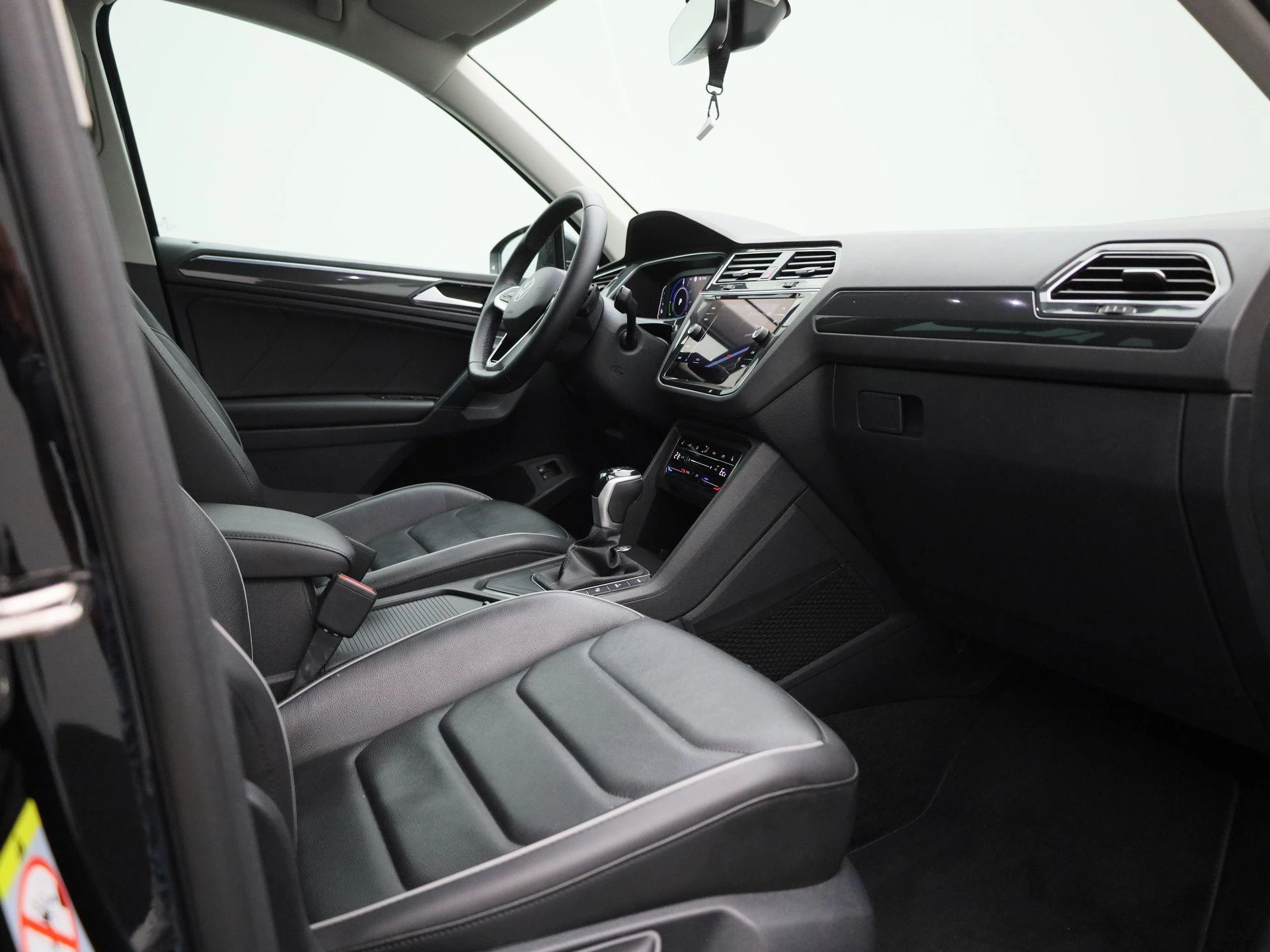 Volkswagen-Tiguan-image-37