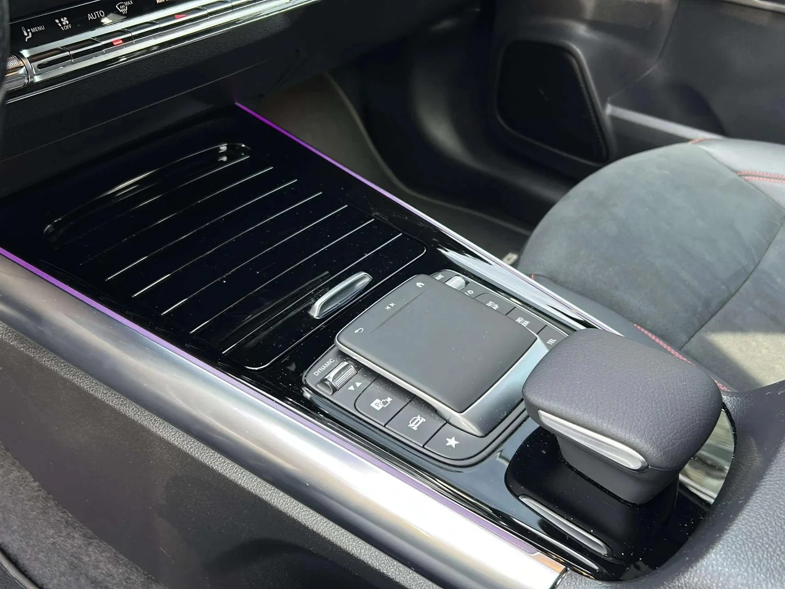 Mercedes-Benz-EQA-image-14