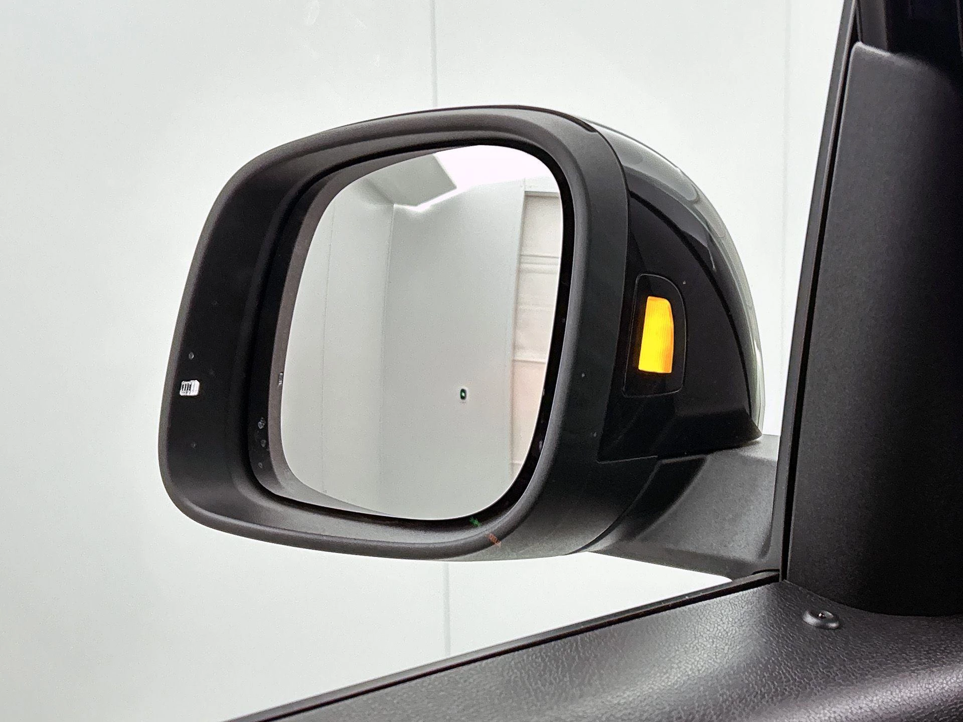 Volkswagen-ID. Buzz Cargo-image-11