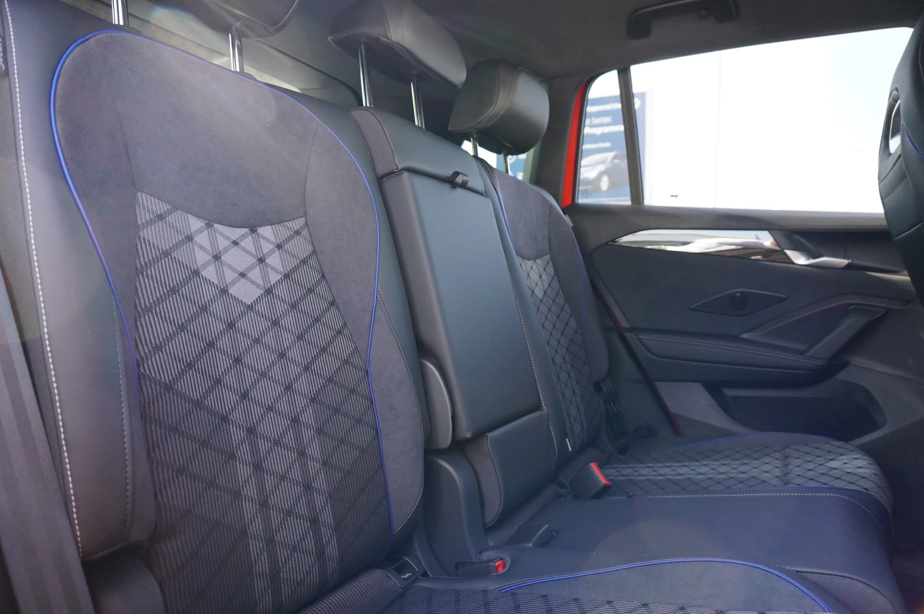 Volkswagen-Tiguan-image-12