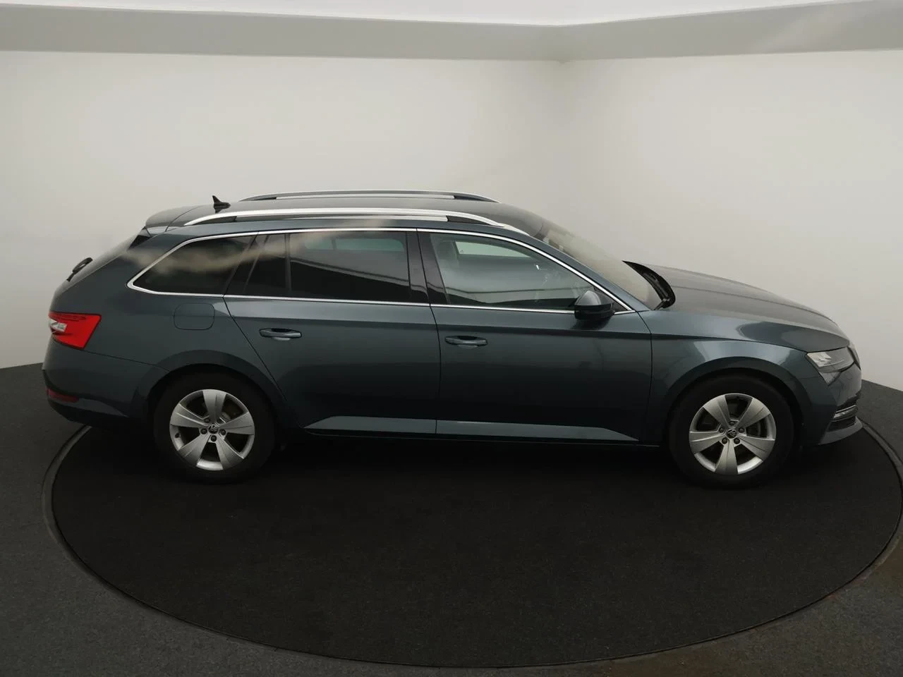 Škoda Superb Combi PHEV Superb Style *1.4TSI*AUTOMAAT*PLUG-IN*NAVI*TREKHAAK*ZETELVERWARMING V+A* ...