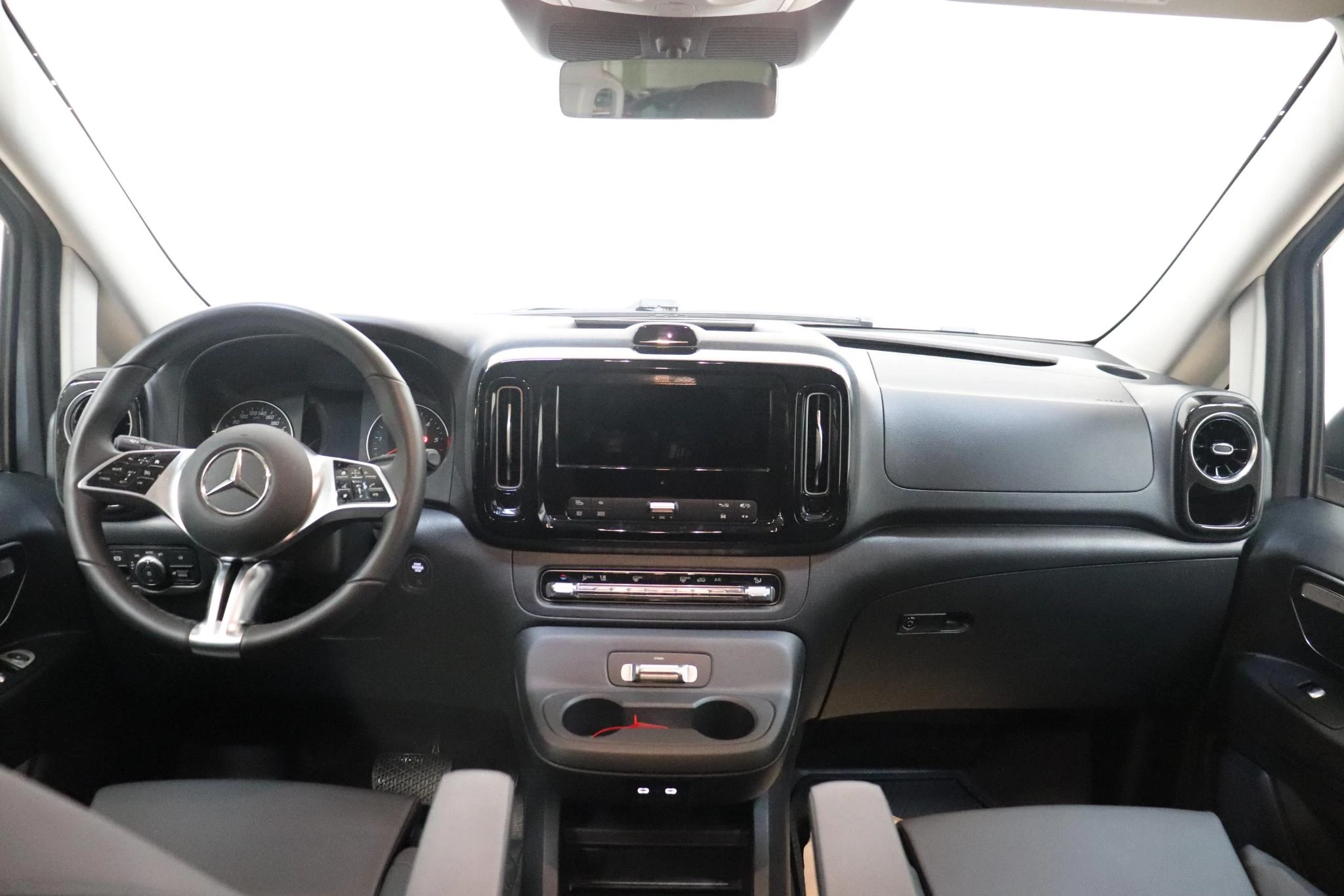 Mercedes-Benz-Vito-image-13