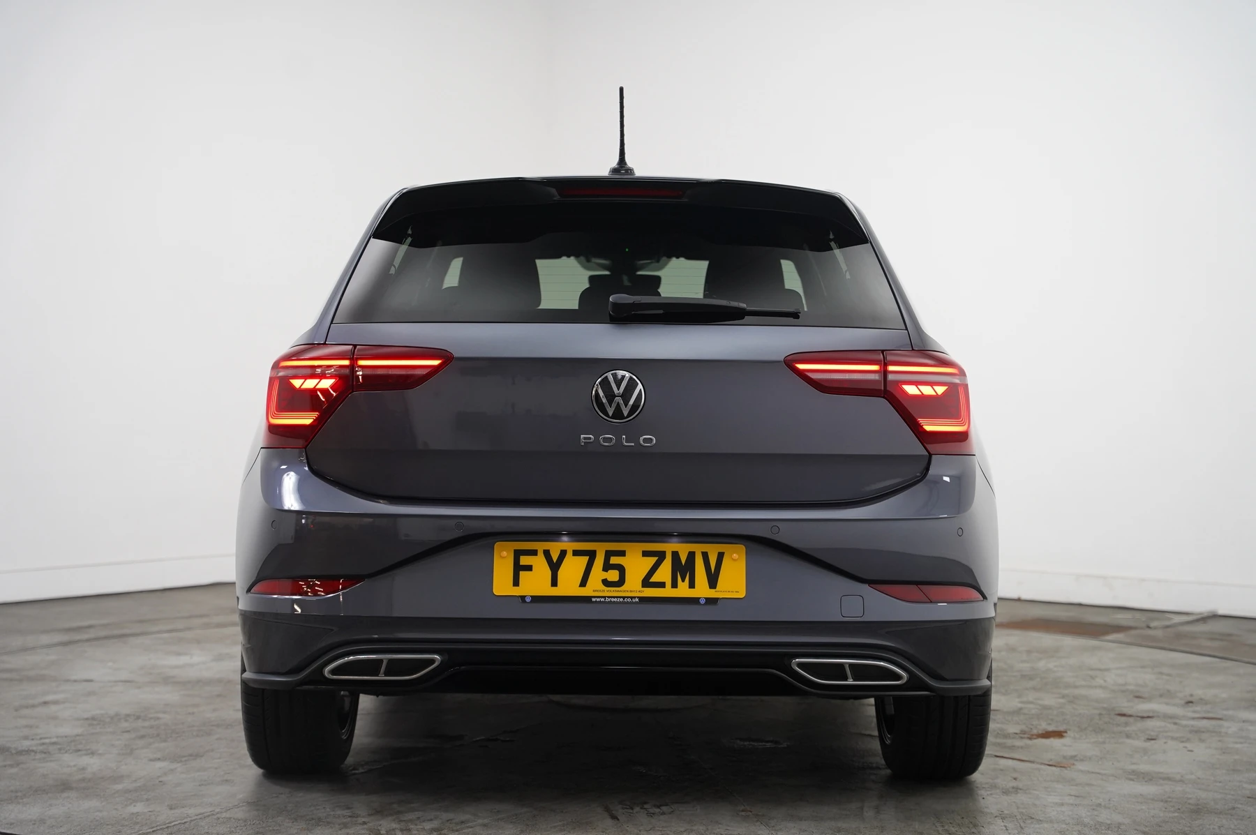 Volkswagen-Polo-image-14