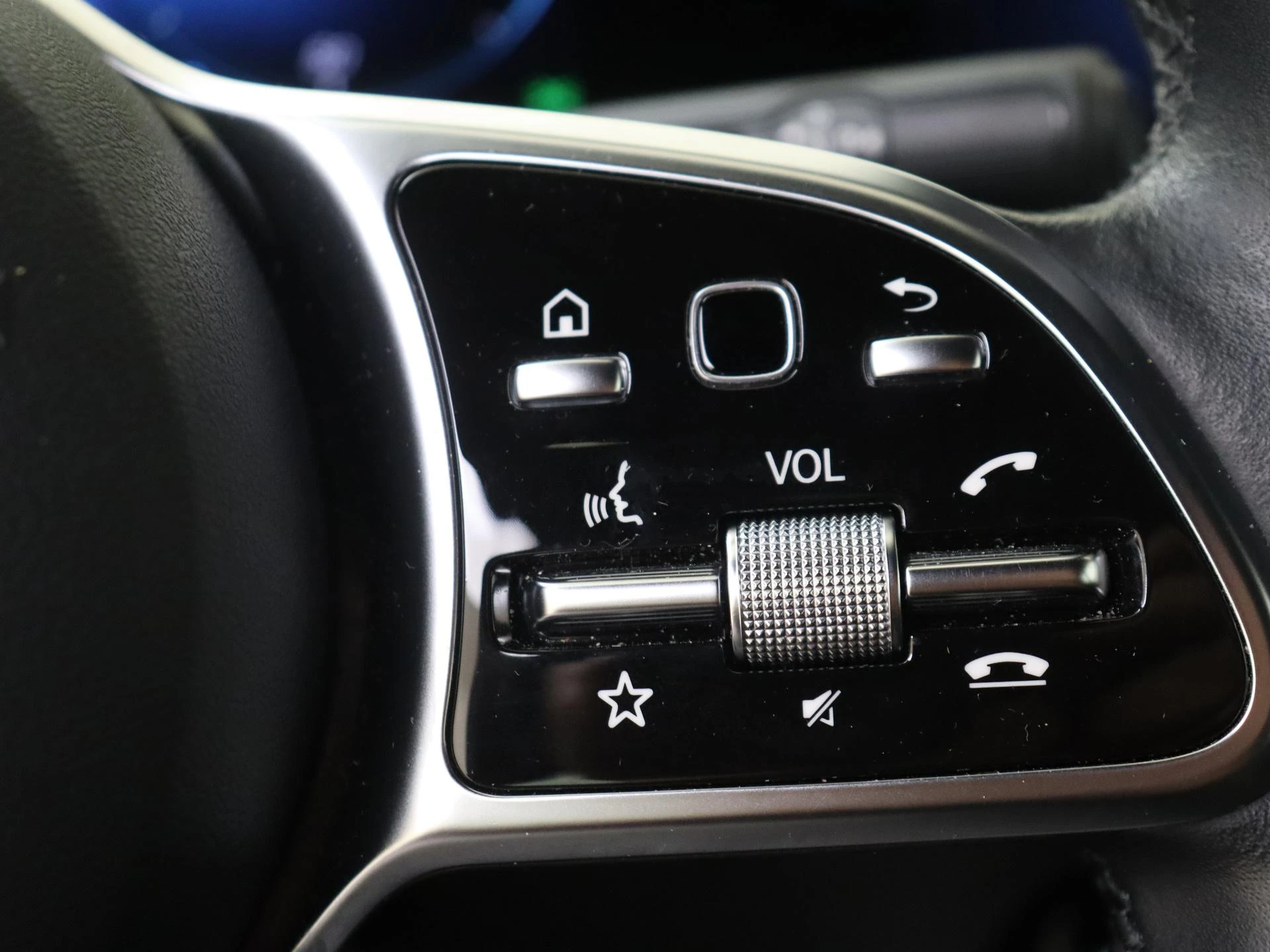 Mercedes-Benz-EQA-image-12