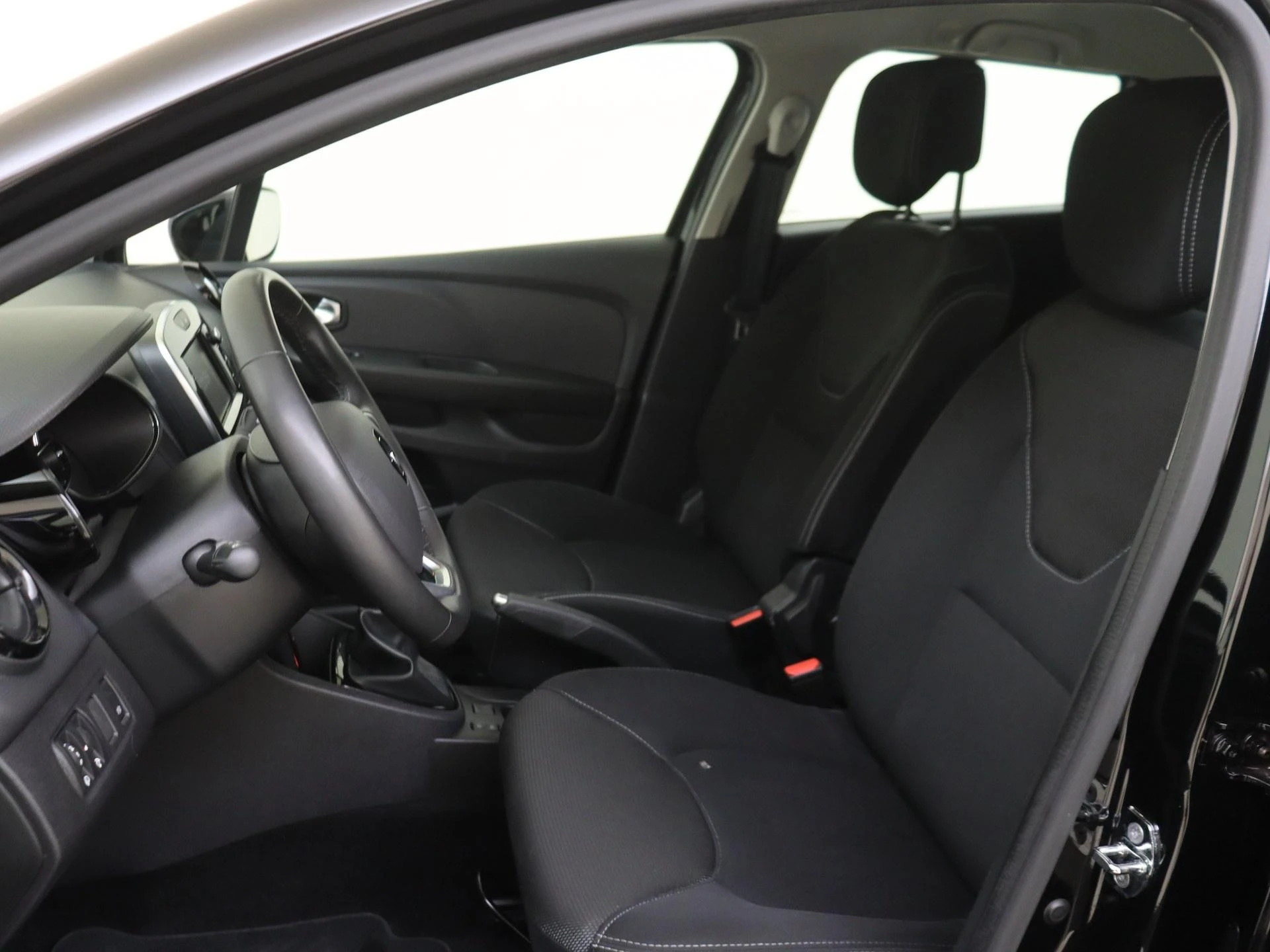 Renault-Clio-image-11