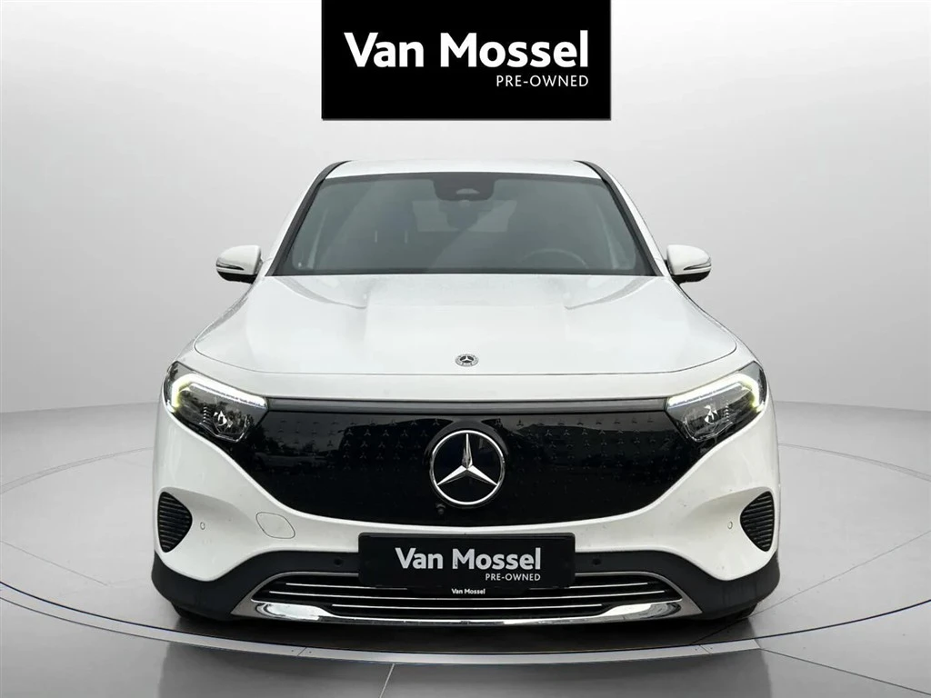 Mercedes-Benz-EQB-image-1