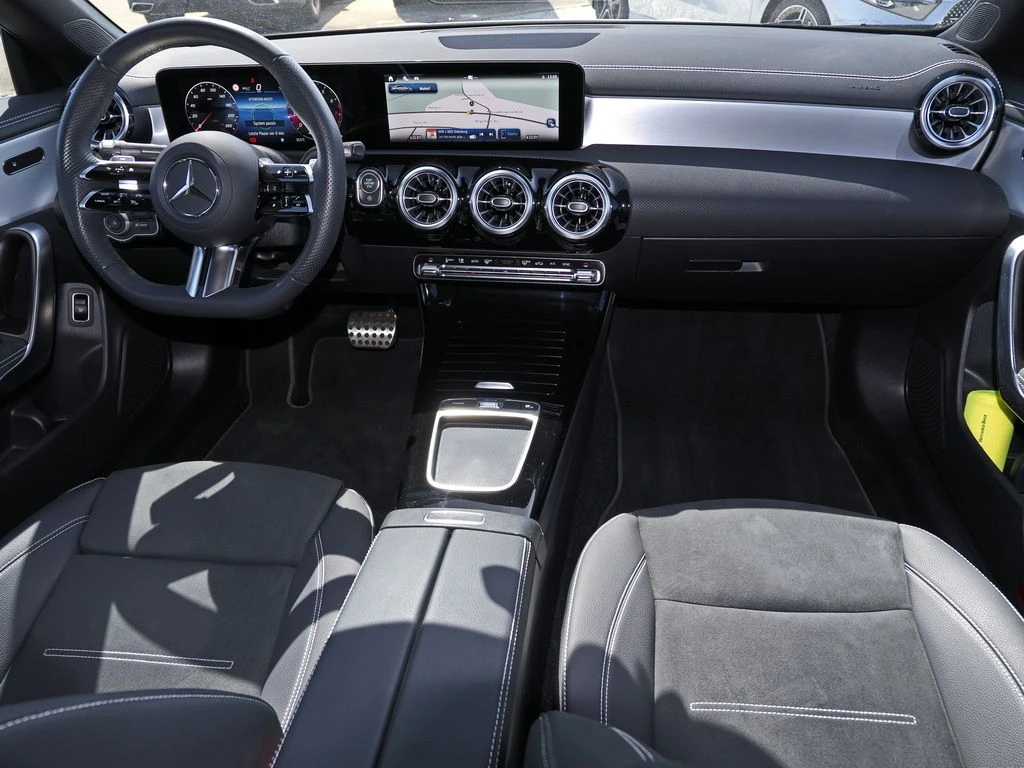 Mercedes-Benz-CLA 200-image-12
