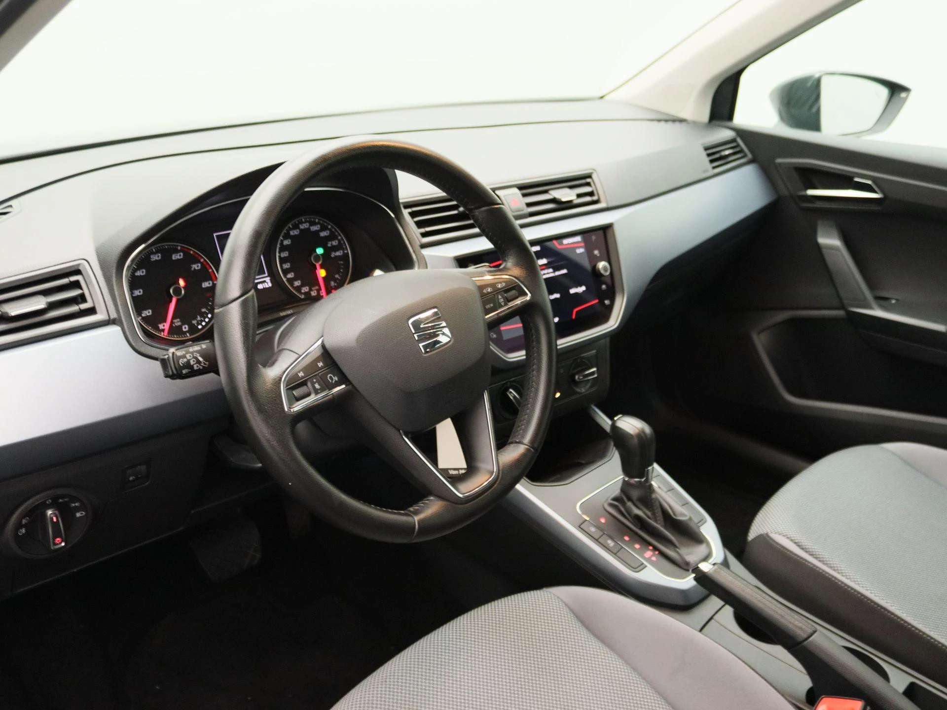 SEAT-Arona-image-21