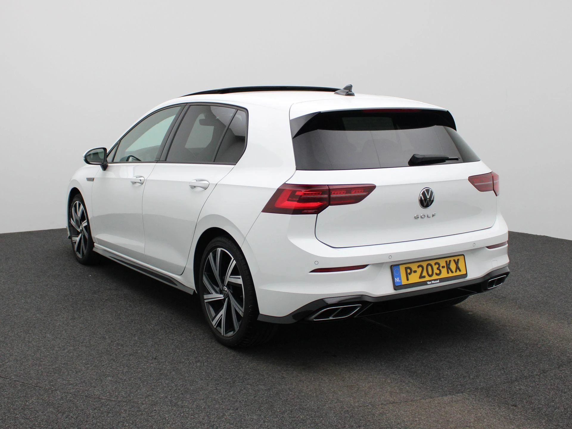 Volkswagen-Golf-image-1