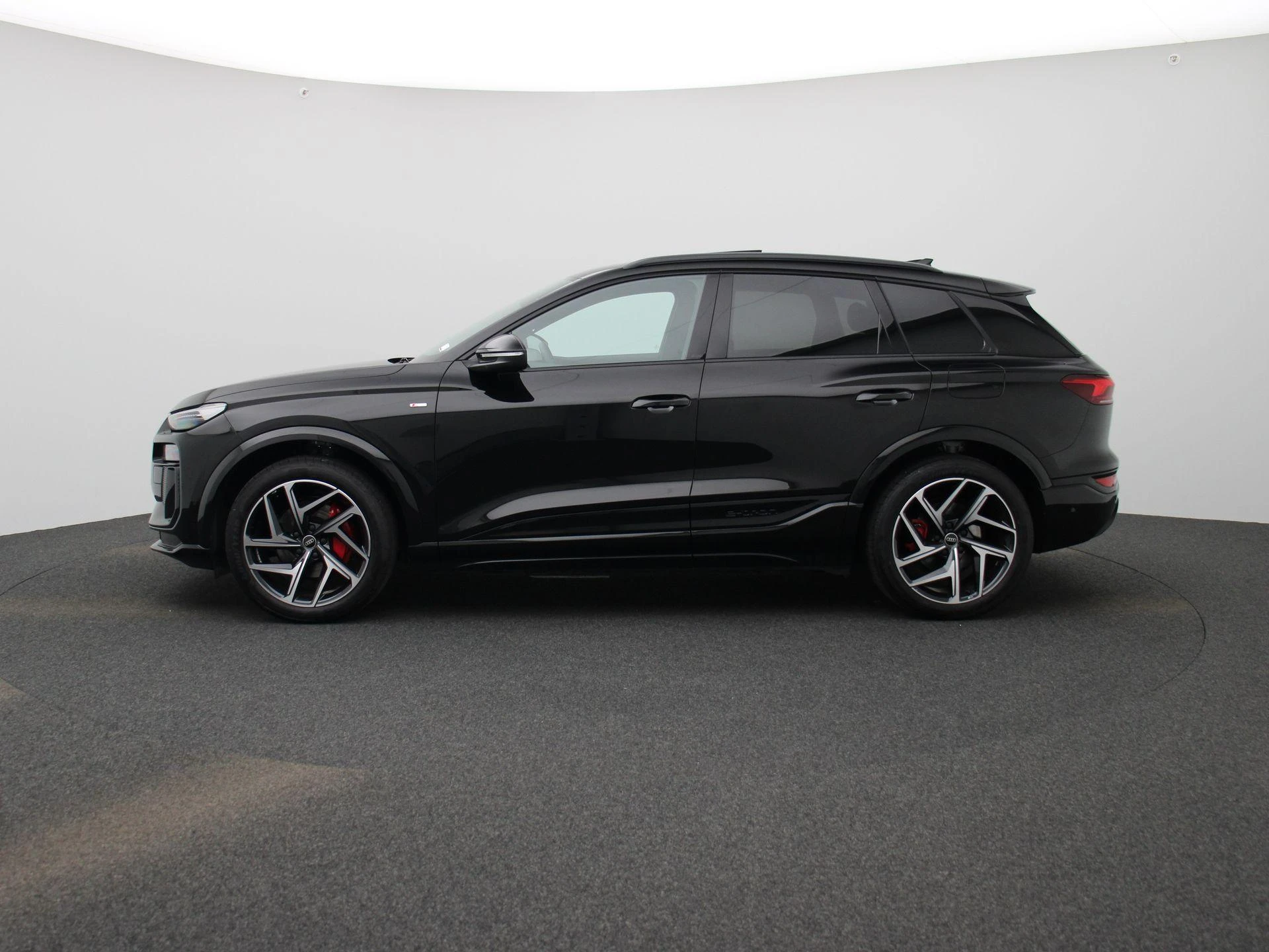 Audi-Q6 e-tron-image-3