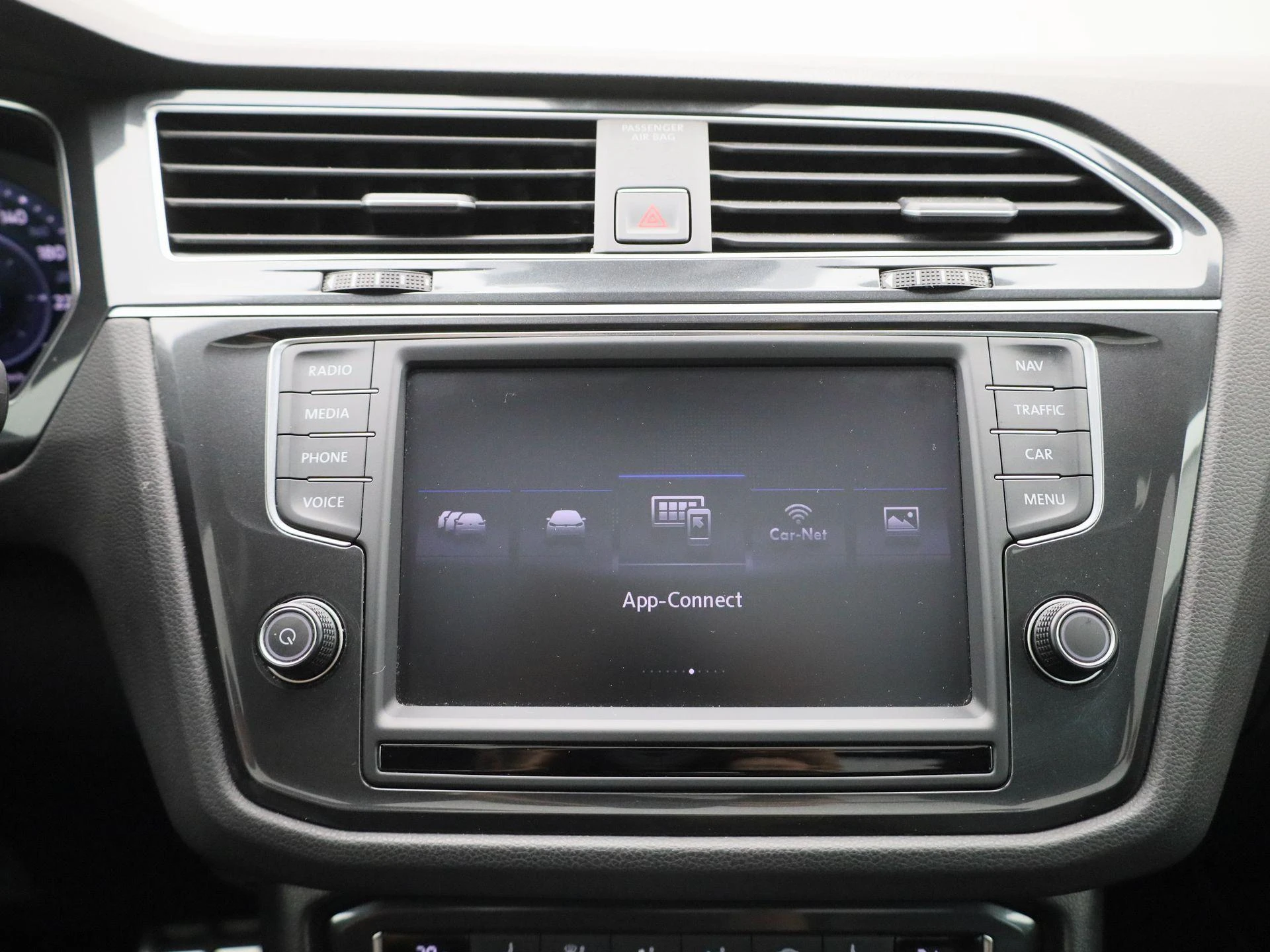 Volkswagen-Tiguan-image-27