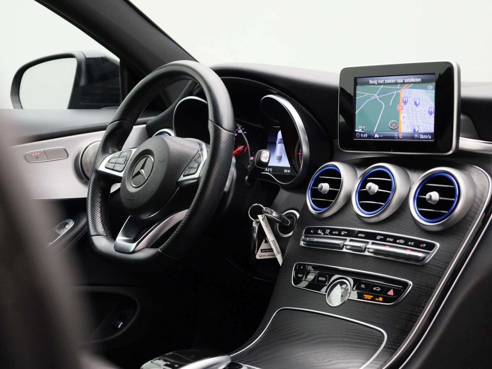Mercedes-Benz-C-Klasse-image-39