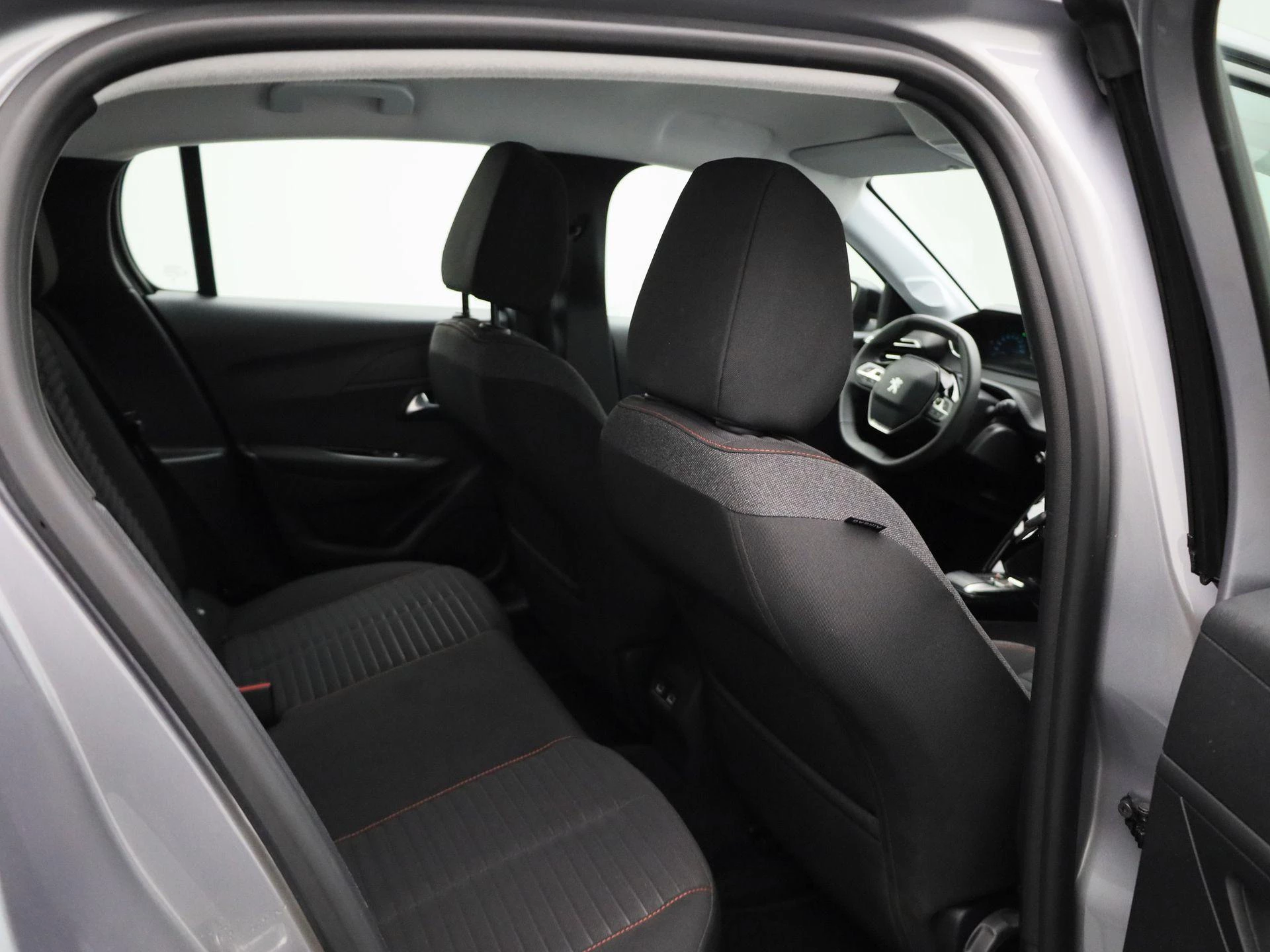 Peugeot-e-208-image-36
