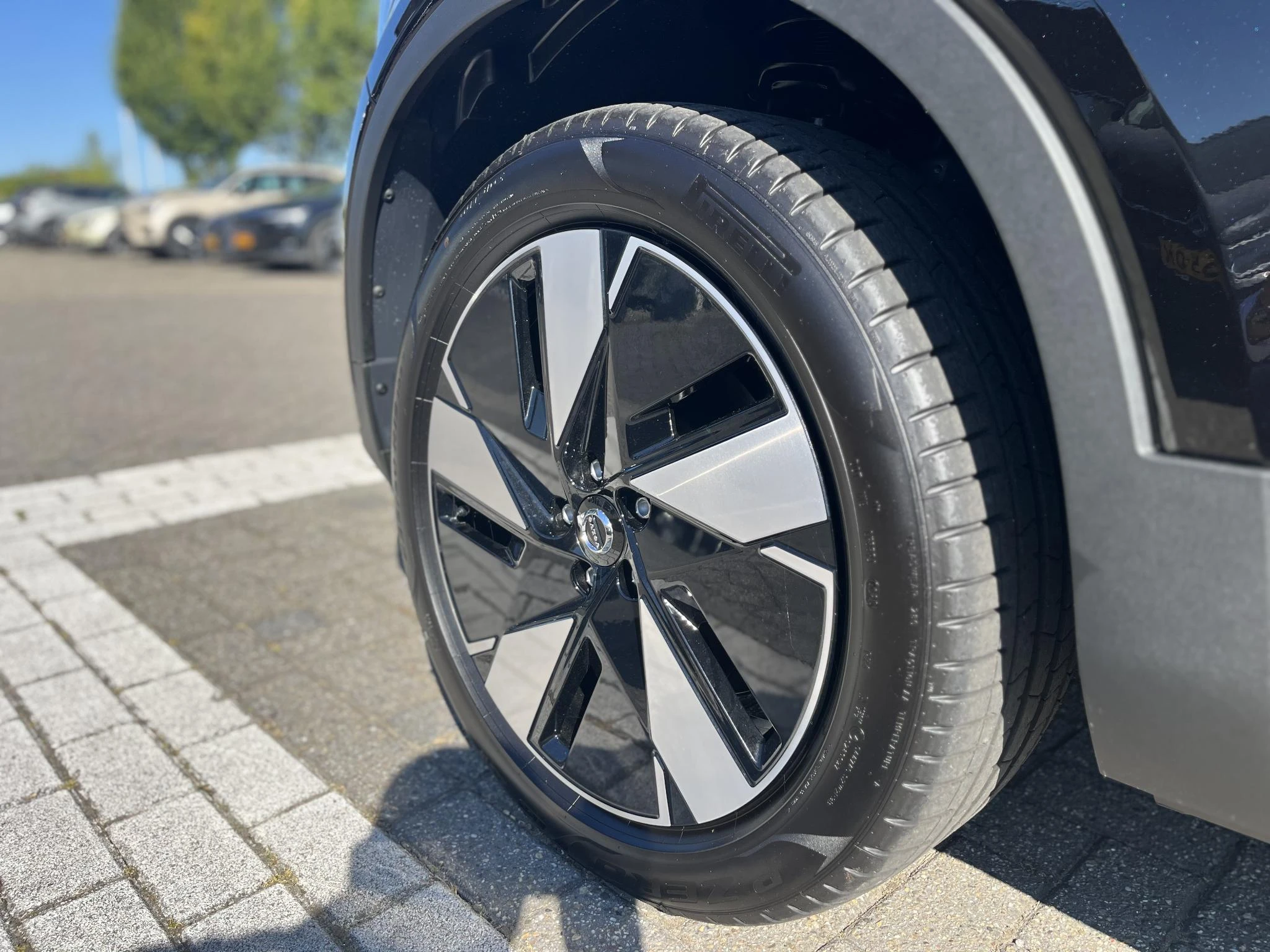 Volvo-EX40-image-3