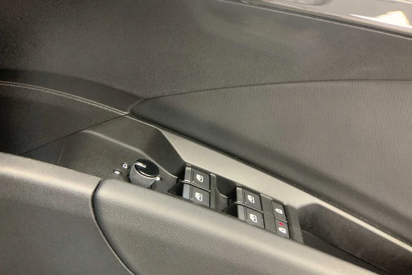 Audi-Q4 e-tron-image-27