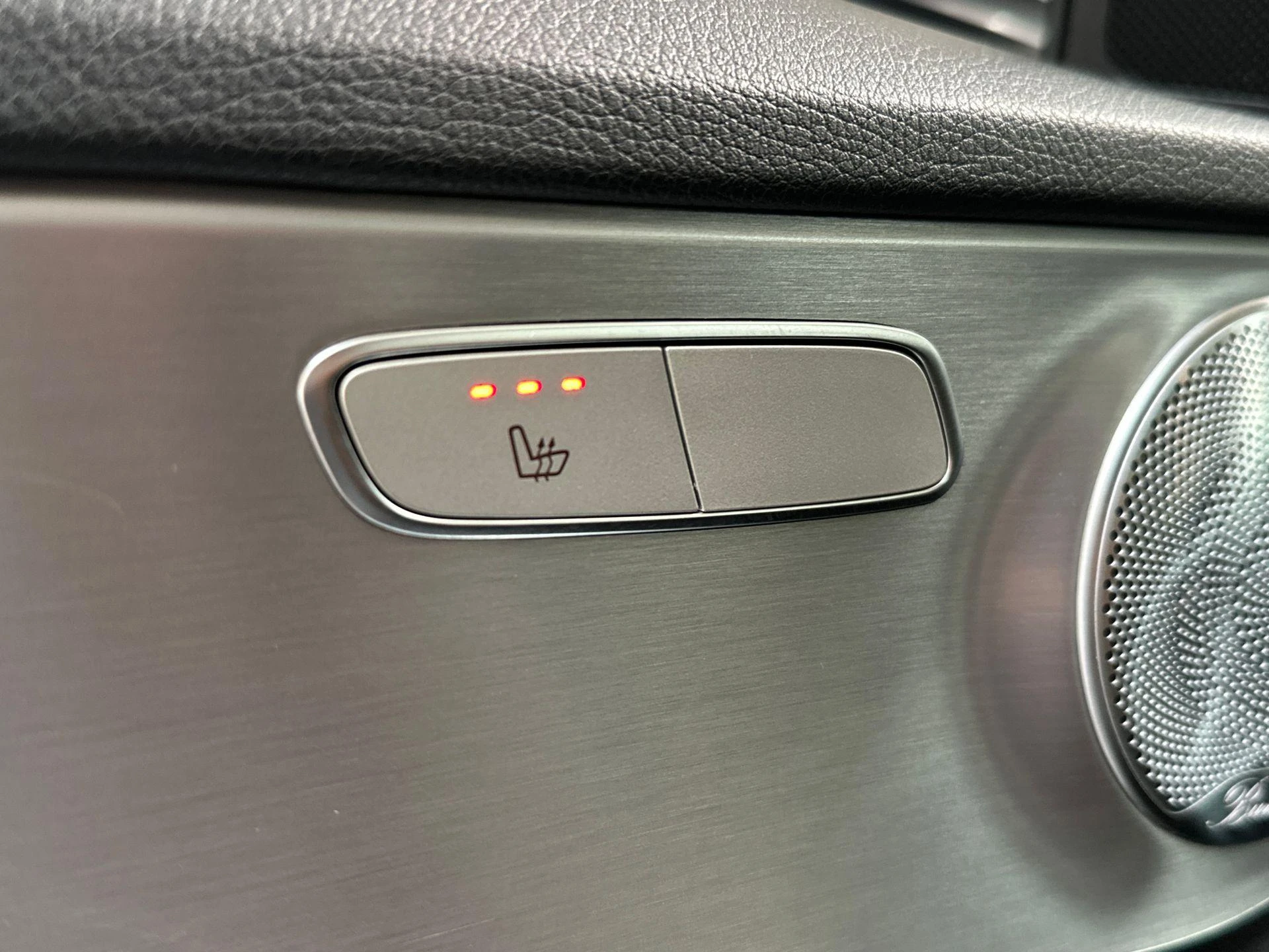 Mercedes-Benz-C-Klasse-image-7