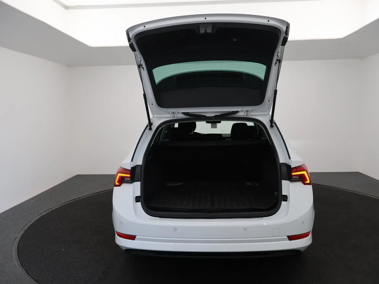 Škoda Octavia Combi PHEV Octavia PHEV 1.4TSI 204PK *AUTOMAAT*CAMERA*CRUISE*VIRTUAL COCKPIT*NAVI*APP-CONNECT*SFEERVERLICHTING*...*