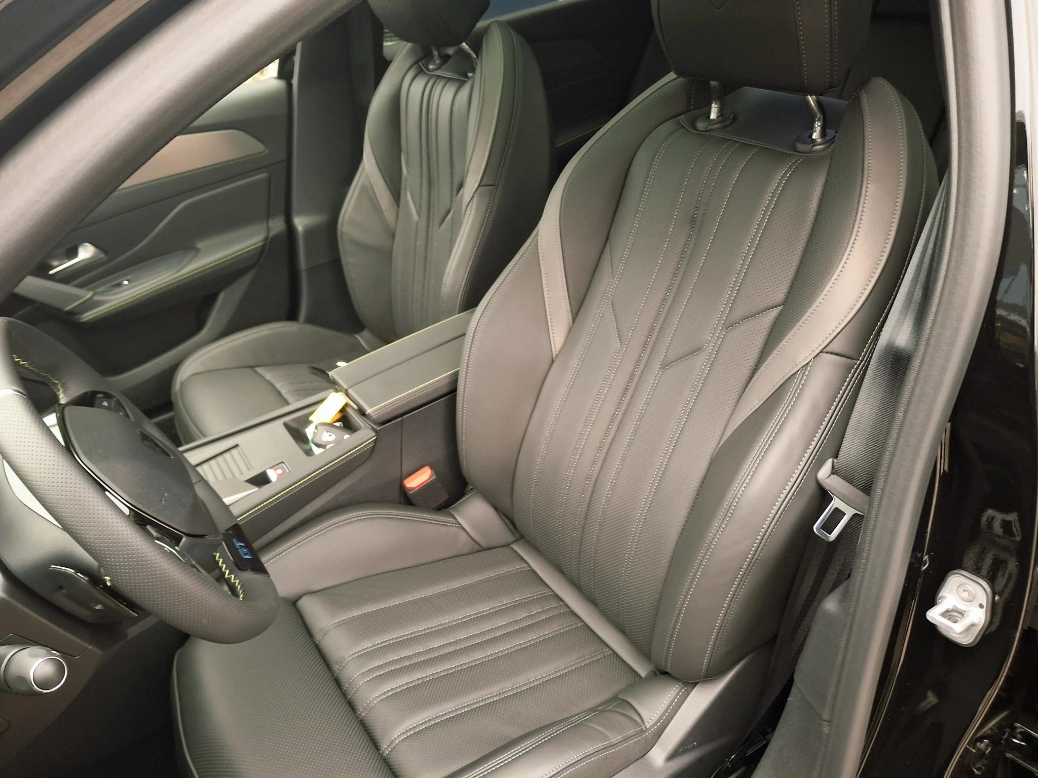 Peugeot-408-image-28