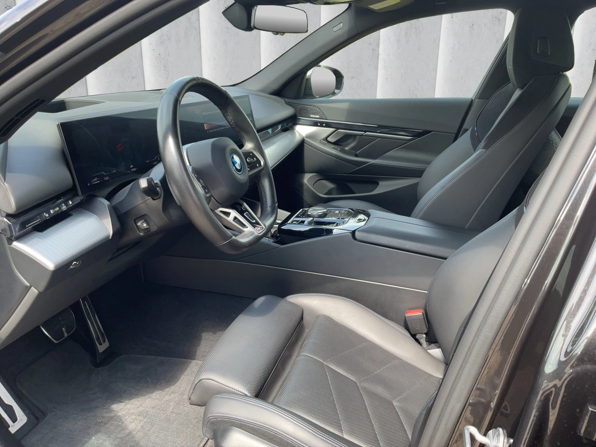 BMW 5er Reihe 550e xDrive M Sport . Driving Prof