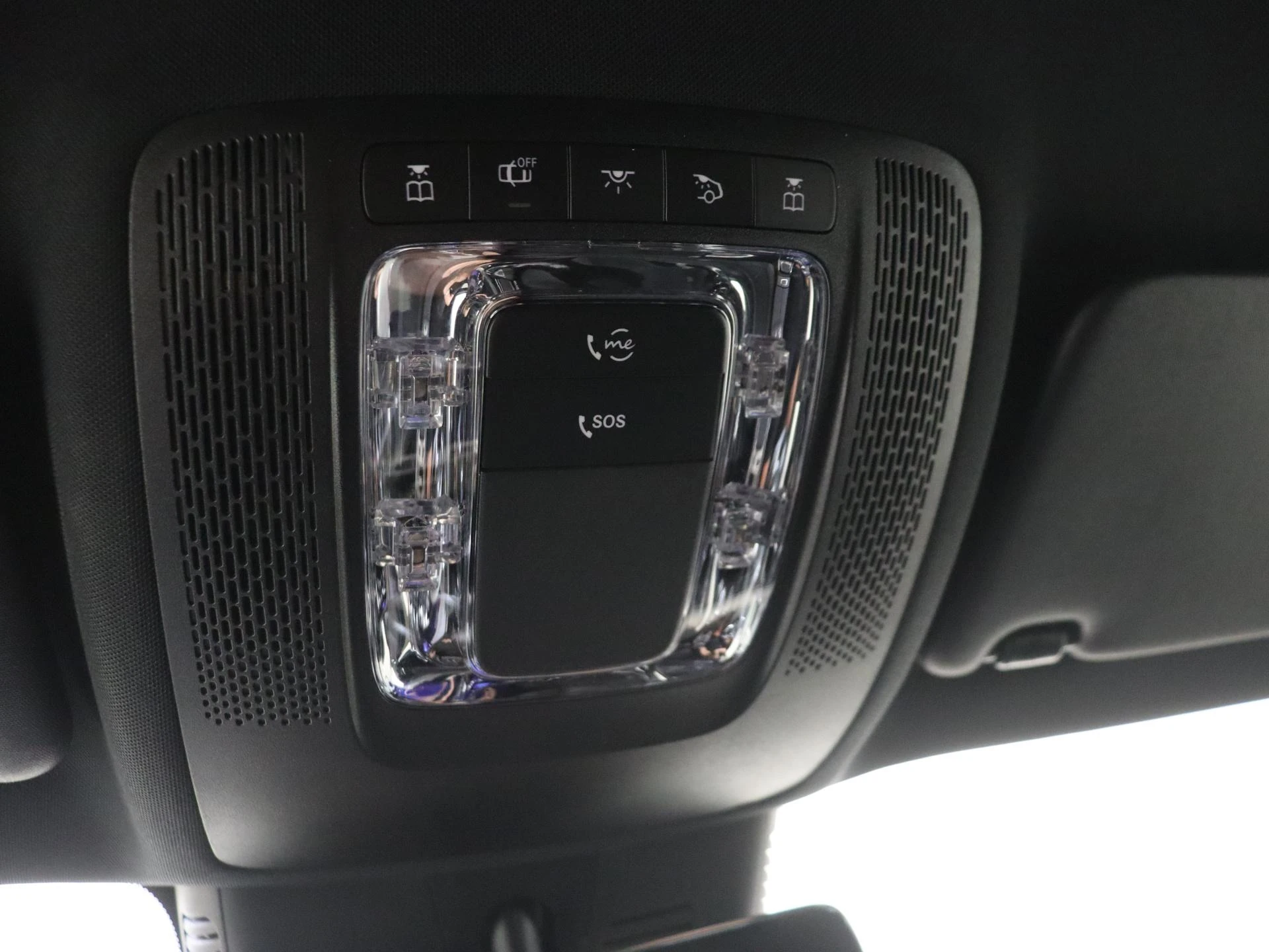 Mercedes-Benz-EQB-image-22