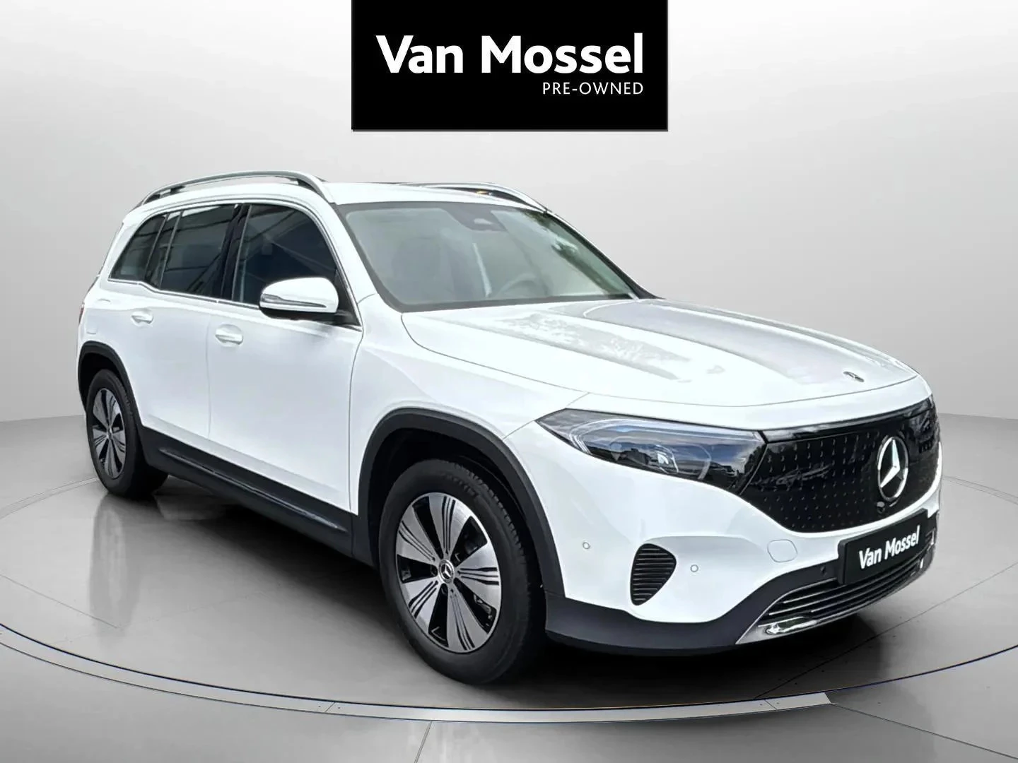 Mercedes-Benz-EQB-image-2