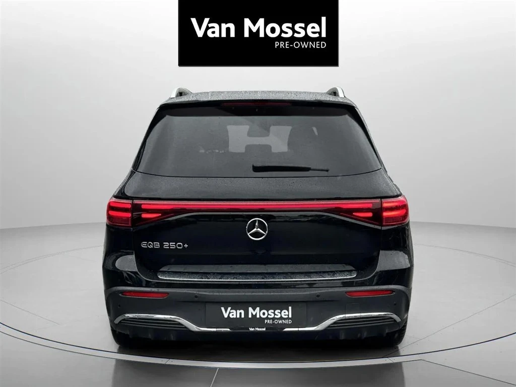 Mercedes-Benz-EQB-image-5