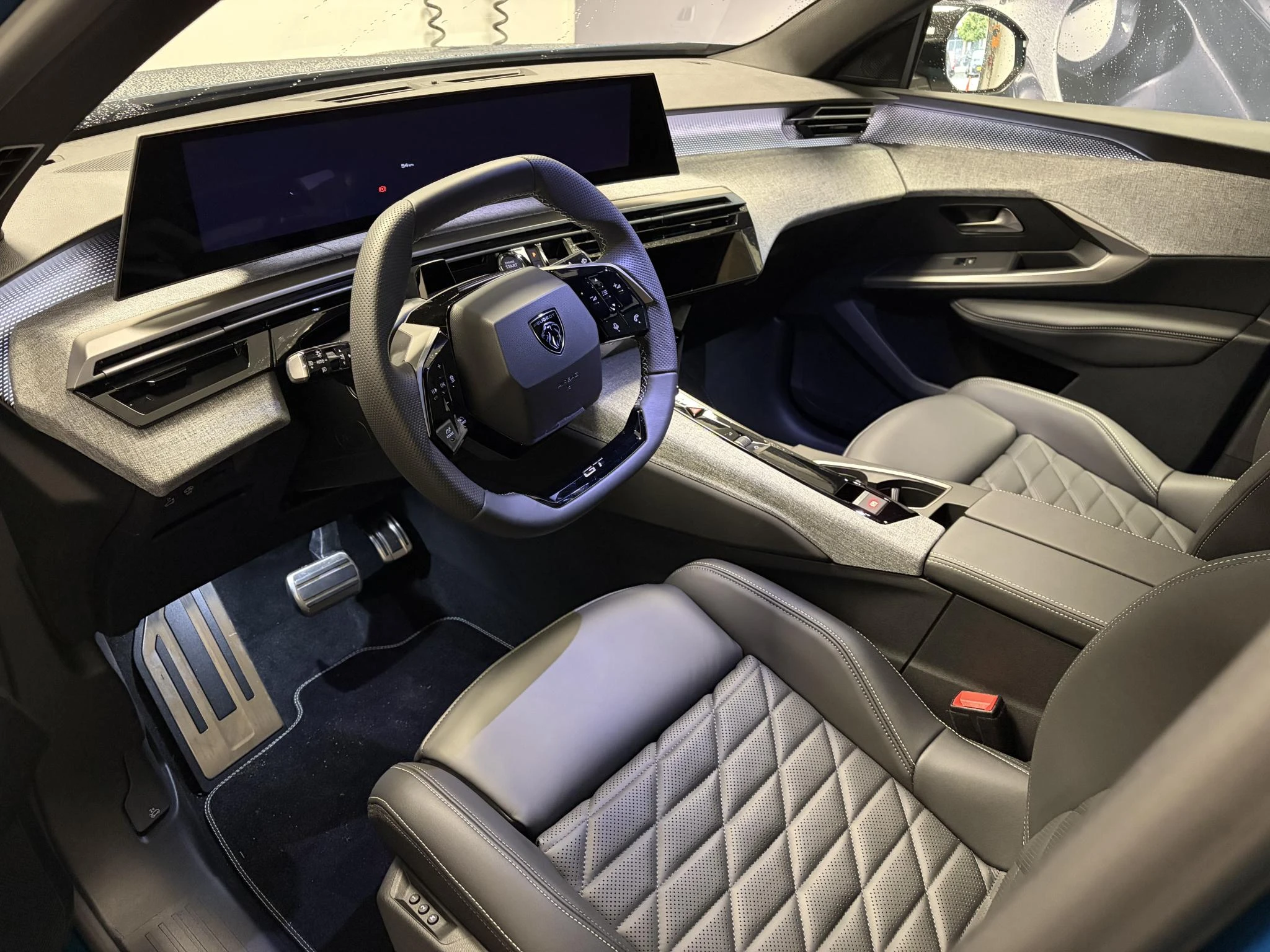 Peugeot-e-5008-image-8