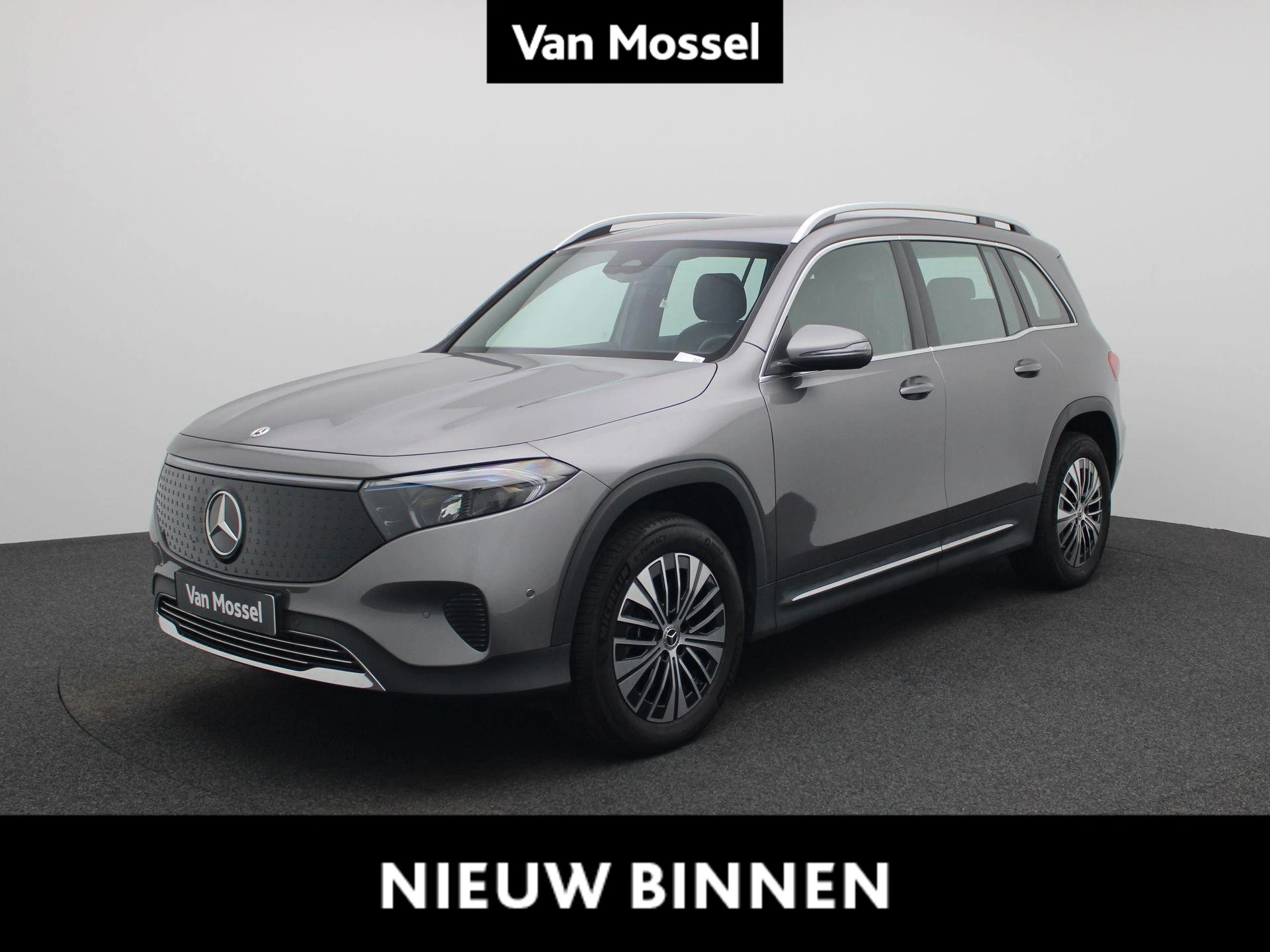 Mercedes-Benz-EQB-image-0