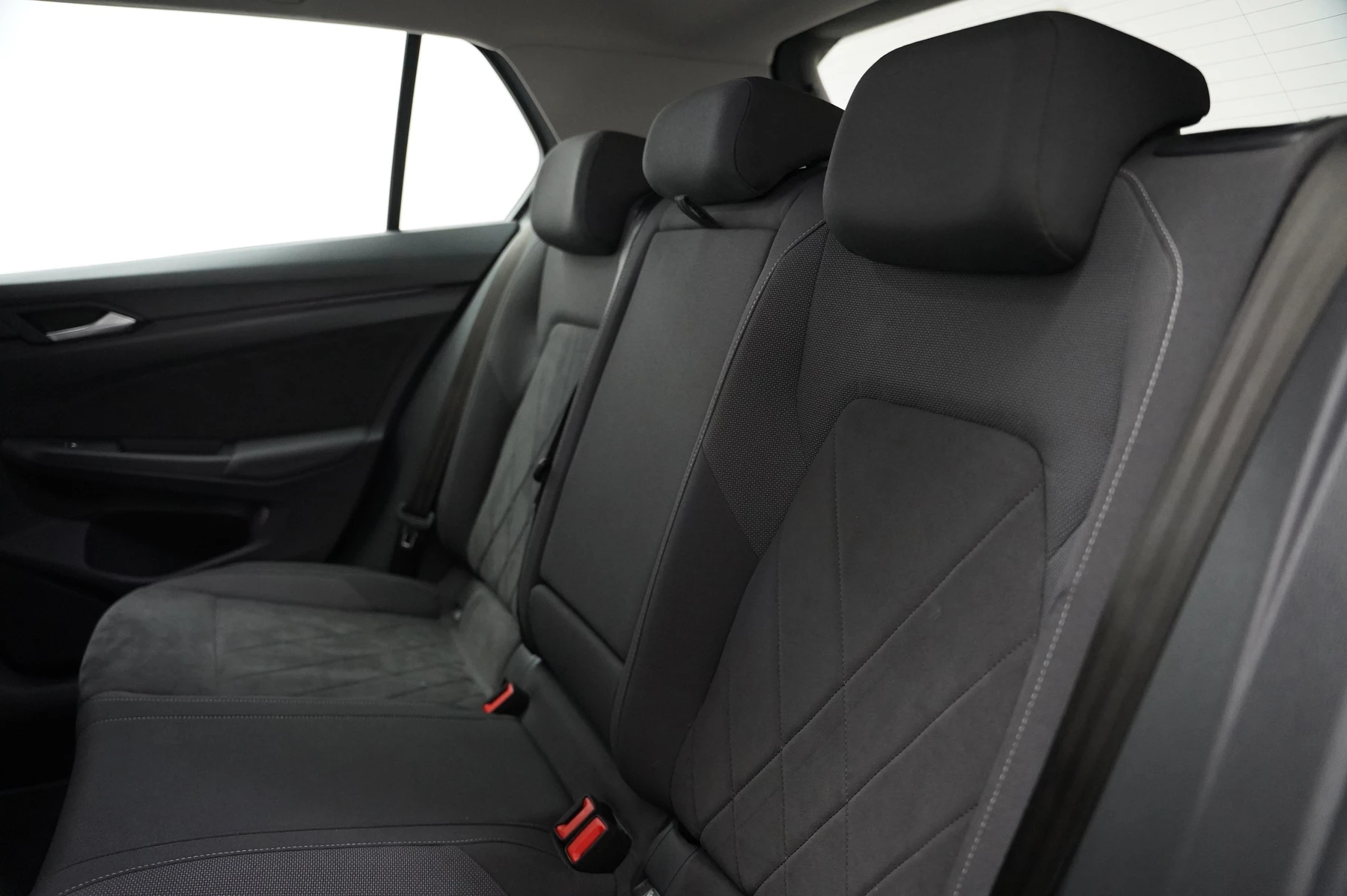 Volkswagen-Golf-image-30