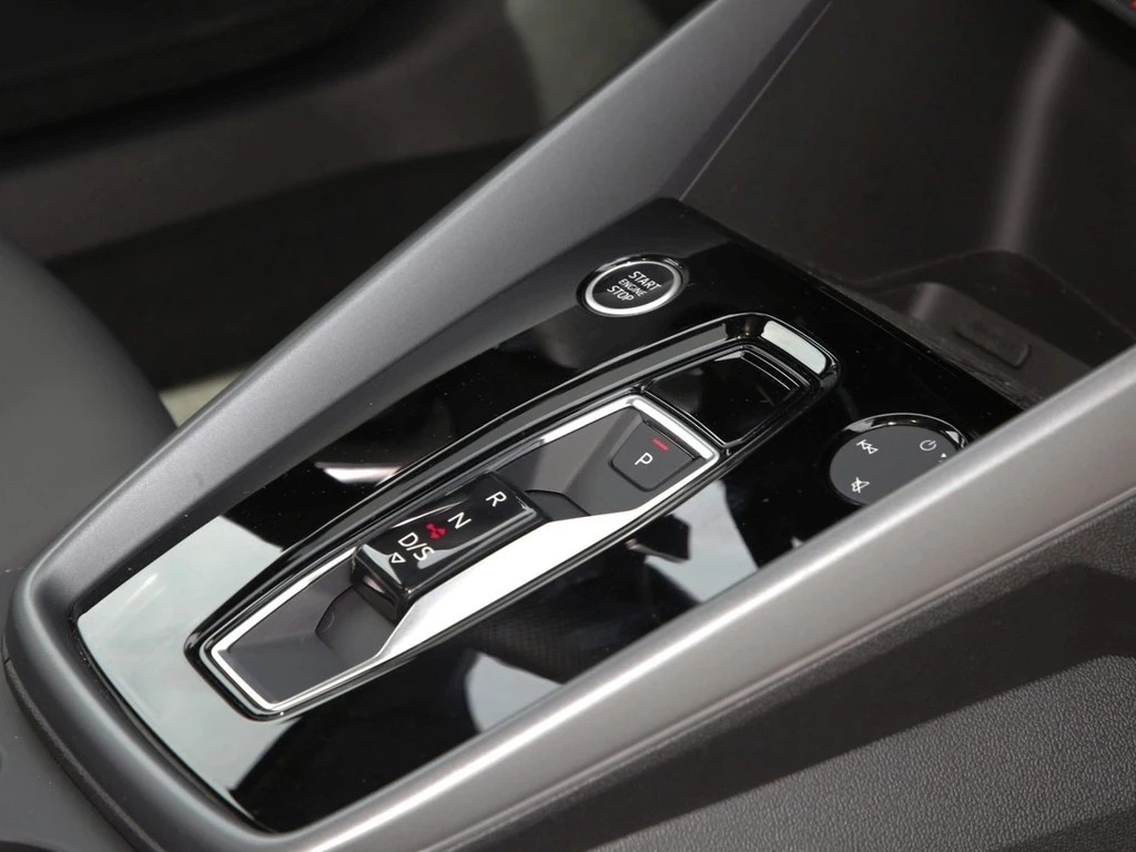 Audi A3 Sportback 45 TFSI e S line 18"|RAUTE|PANO|SHZ|5J.GAR