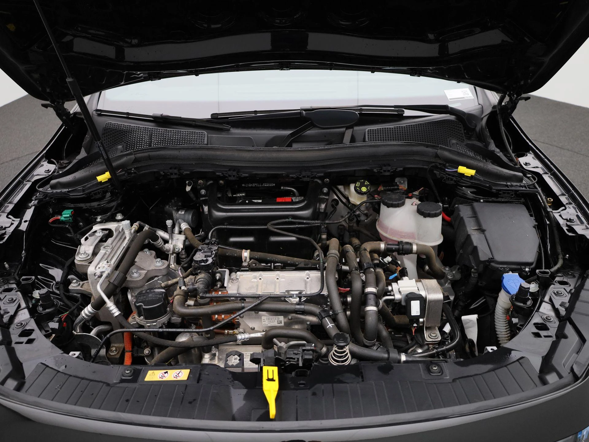 Mercedes-Benz-EQA-image-45