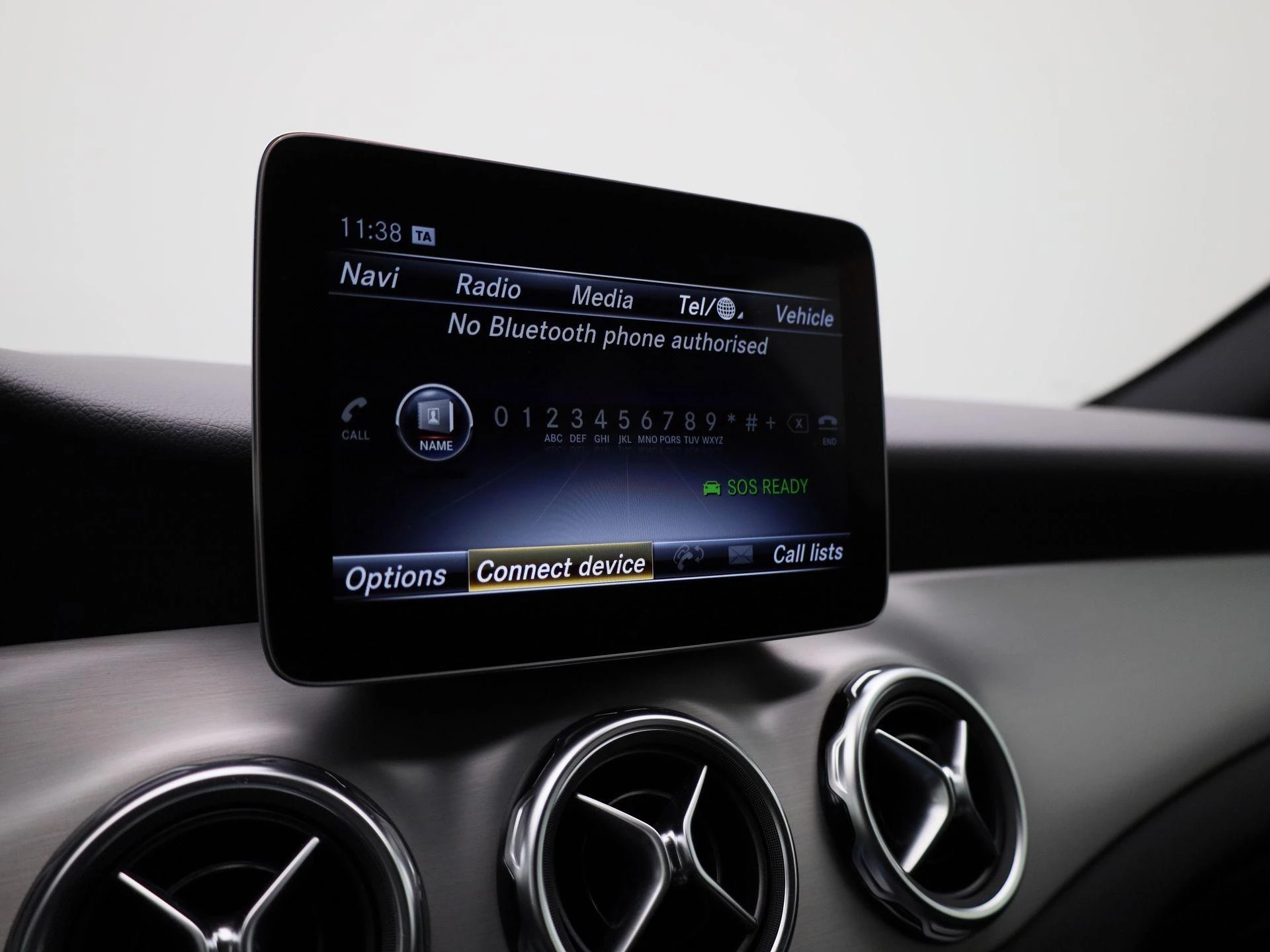 Mercedes-Benz-GLA-image-22
