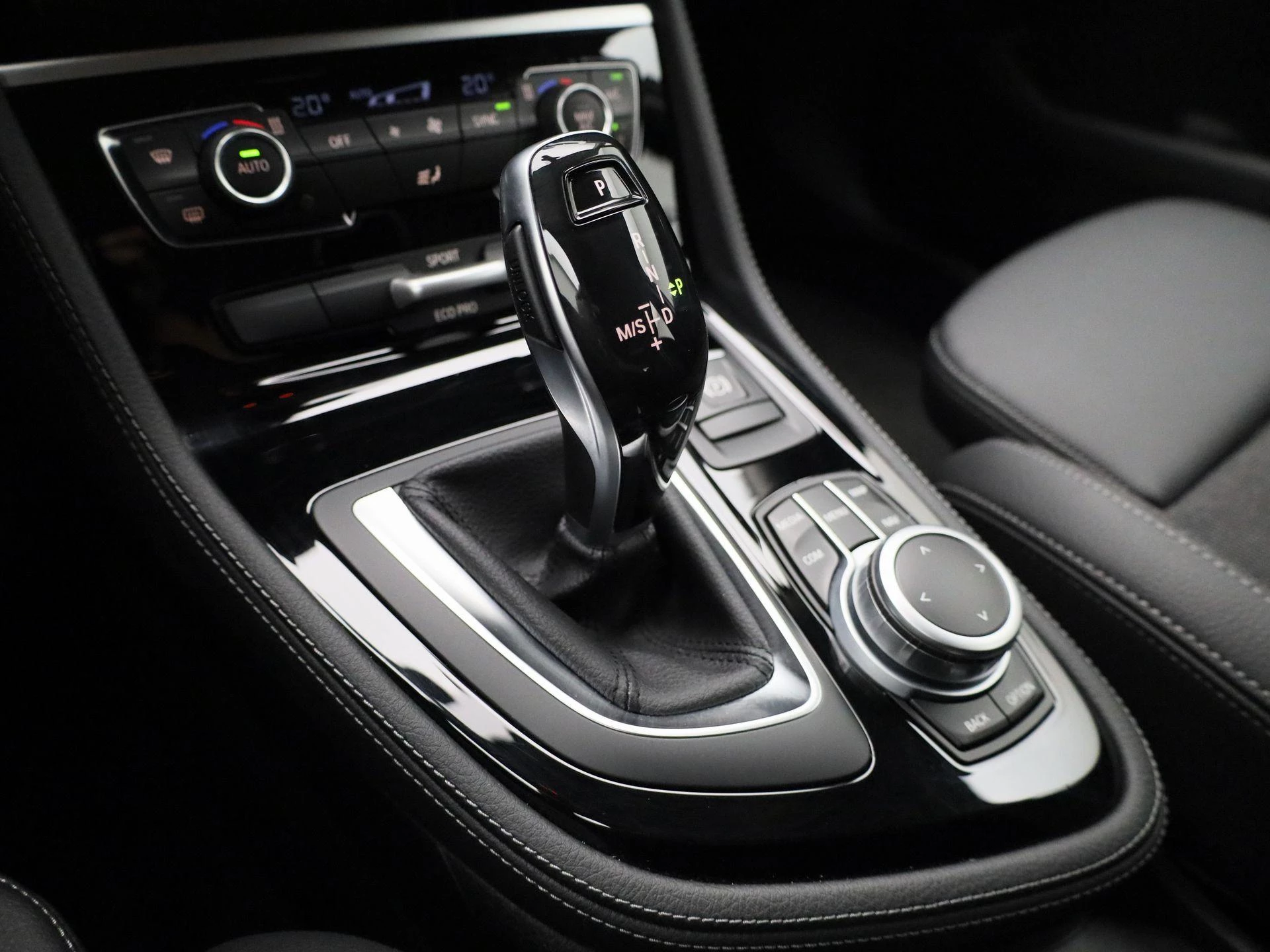 BMW-2 Serie-image-21