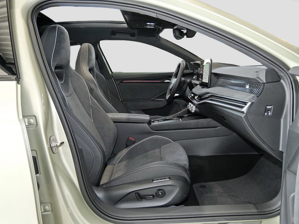 Škoda Superb UPE br. 67.640,- Combi Sportline 2.0 l TDI 4x4 142 kW / 193 PS