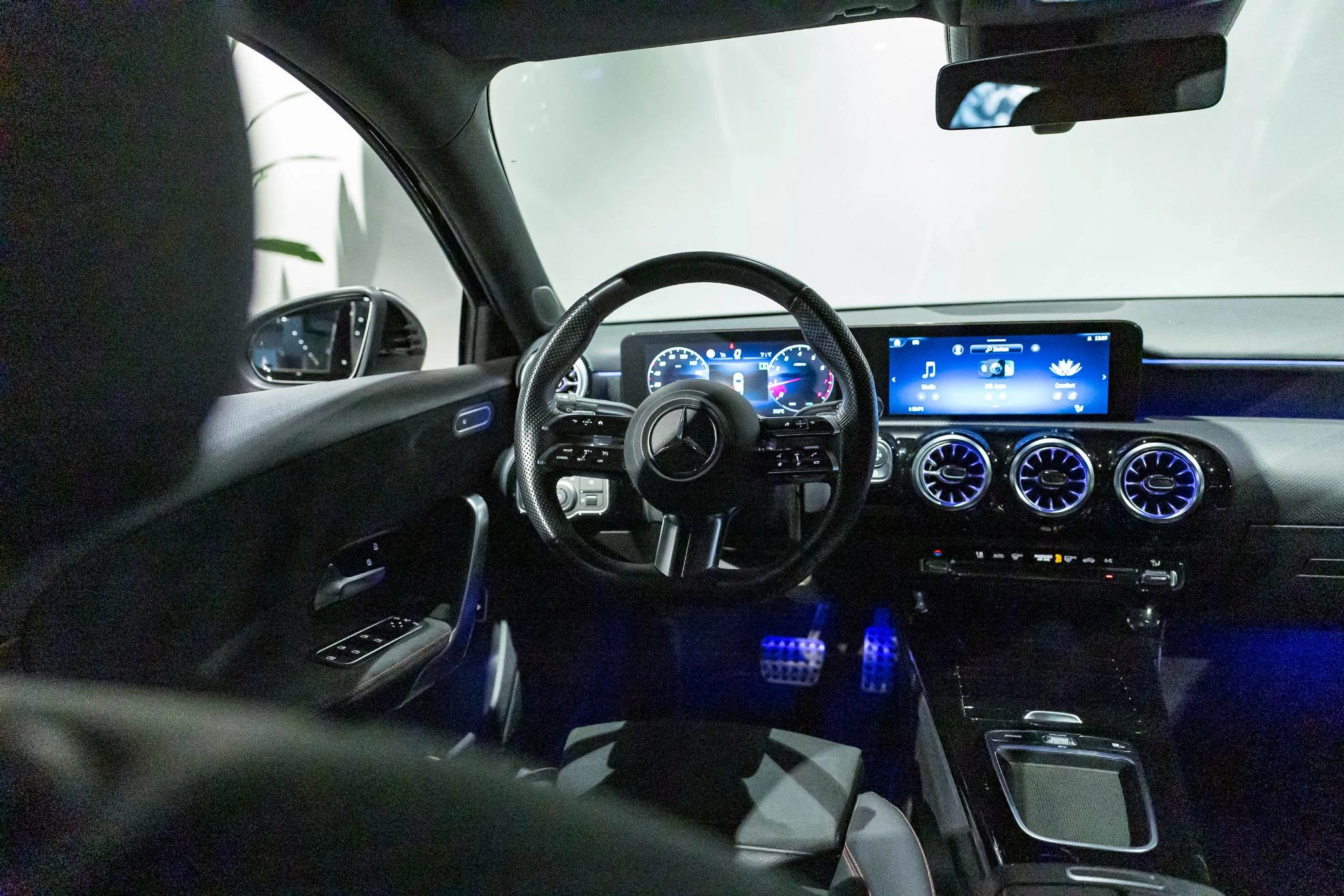 Mercedes-Benz-A-Klasse-image-20