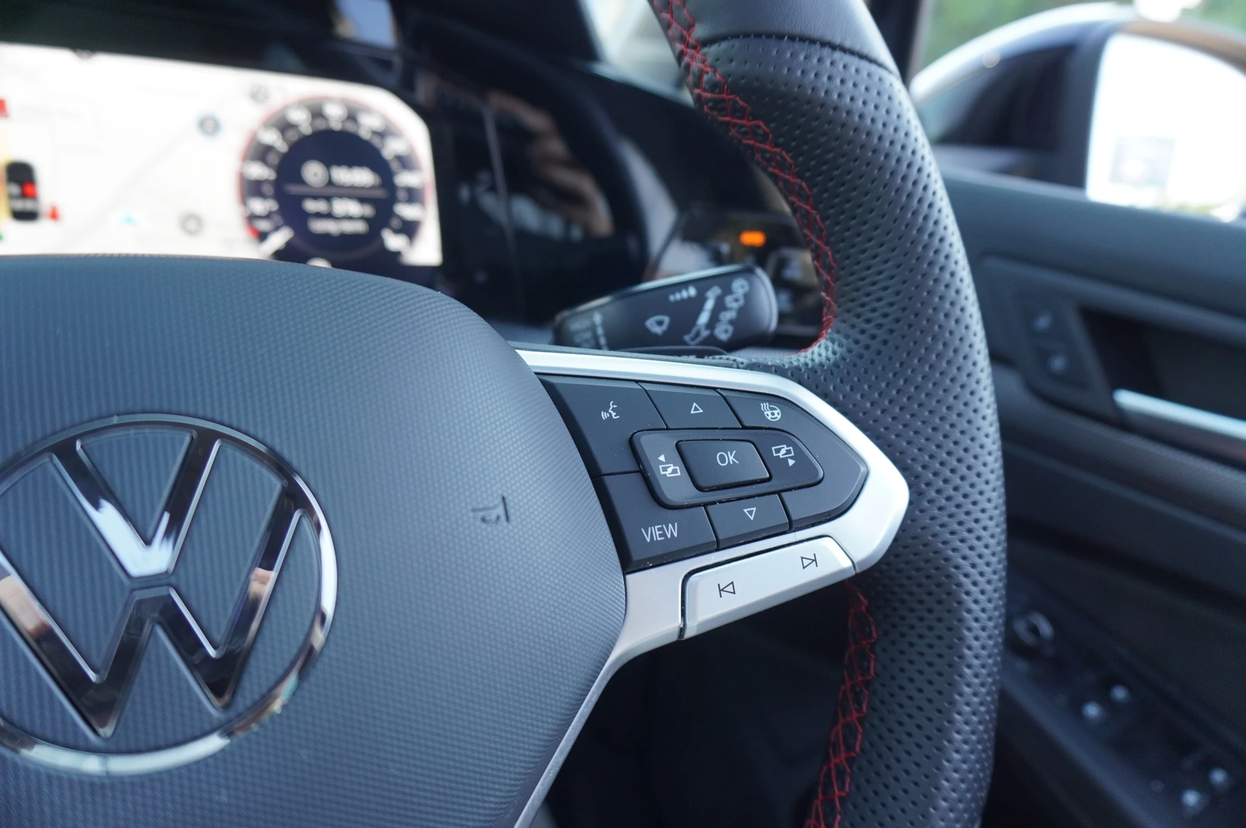 Volkswagen-Golf-image-25
