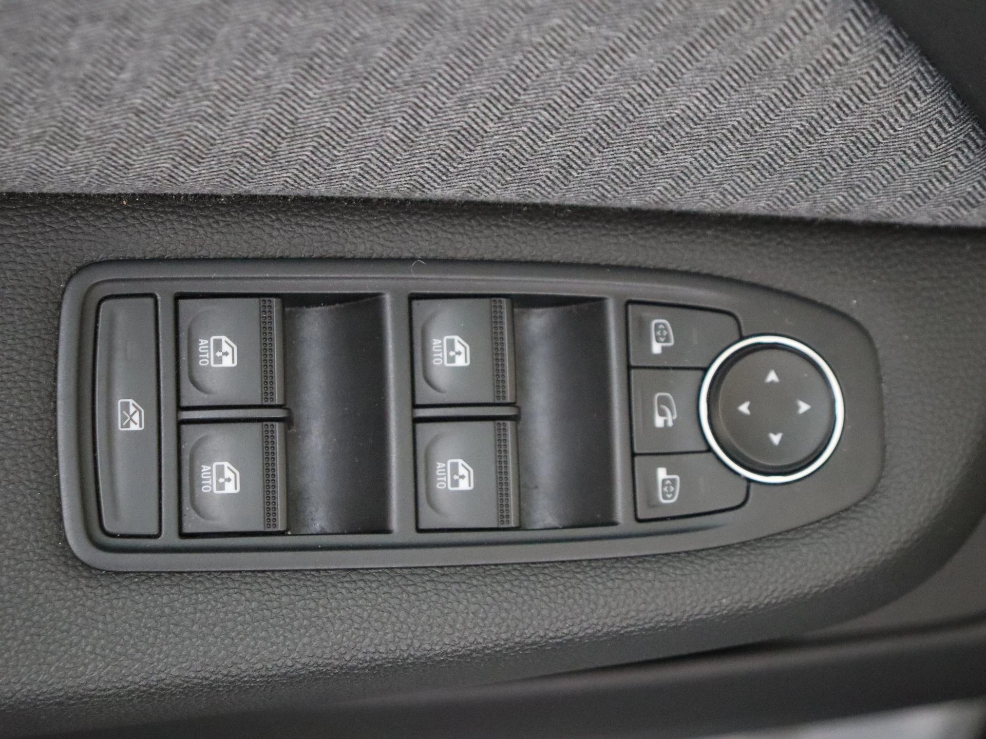 Renault-Clio-image-28