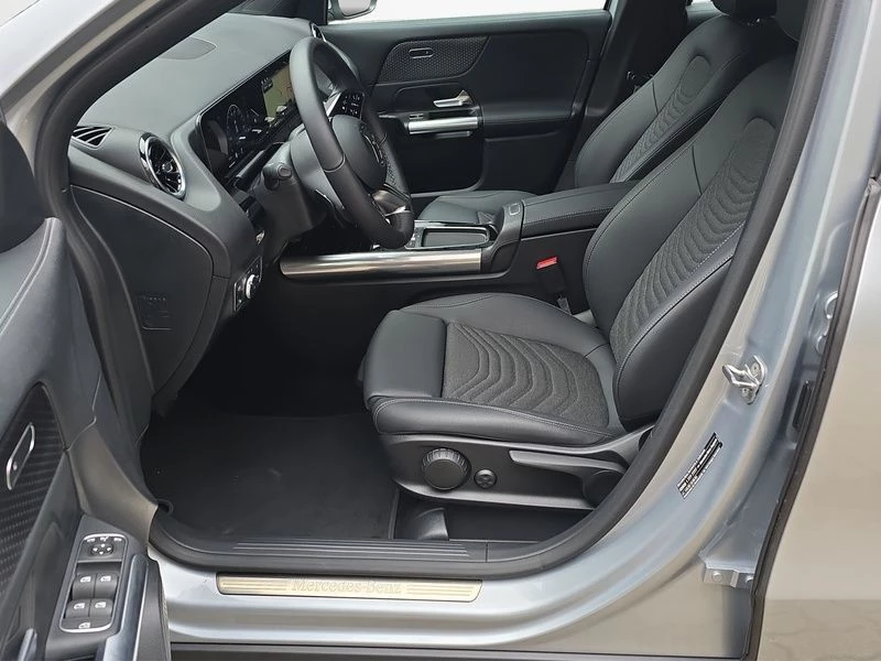 Mercedes-Benz GLA 200 d PROGRESSIVE AHK DISTRONIC LED MBUX Progressive