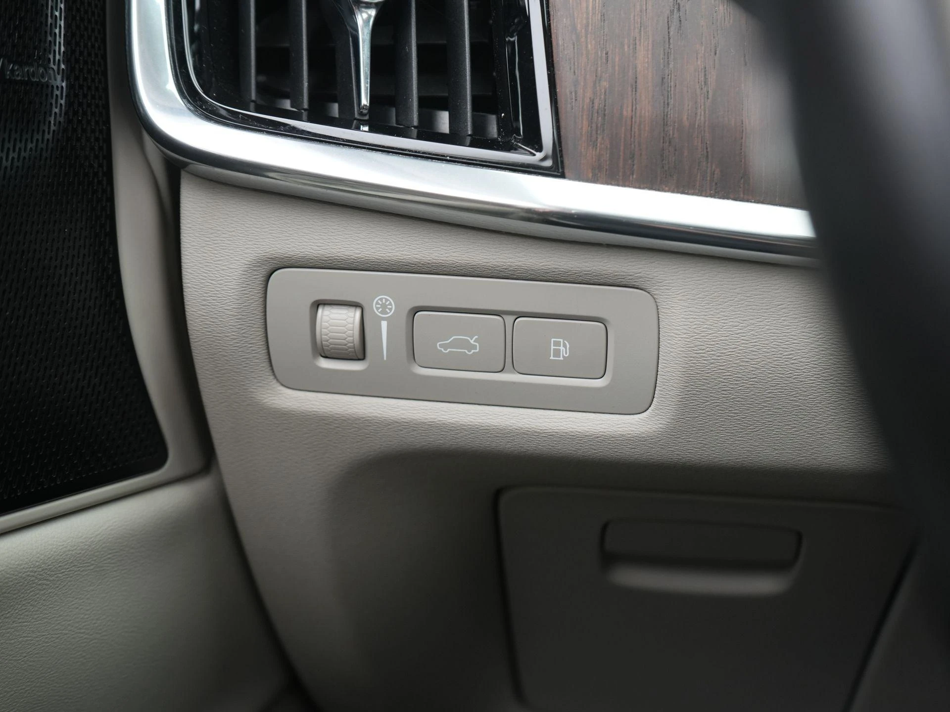 Volvo-S90-image-29