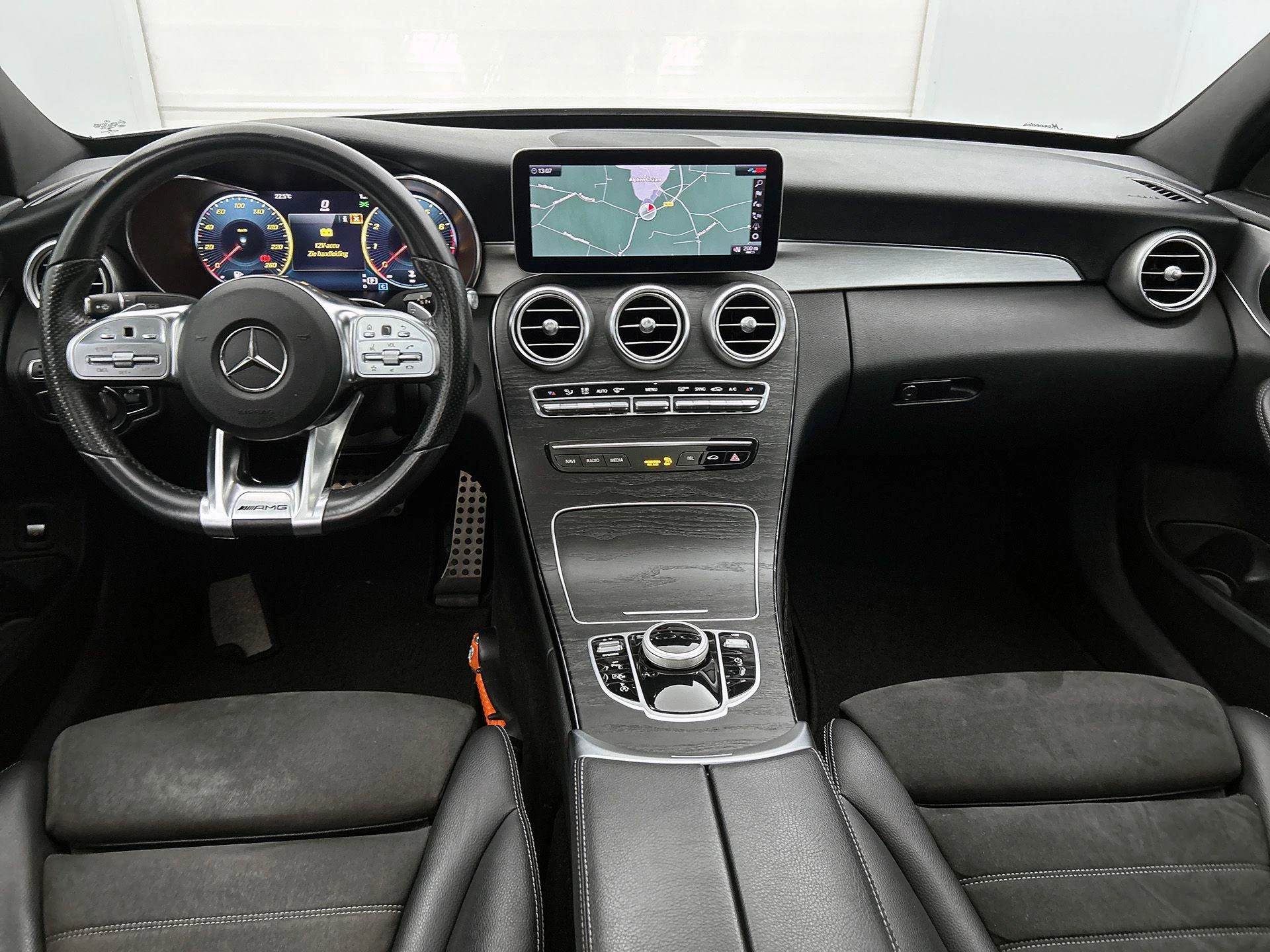 Mercedes-Benz-C-Klasse-image-20